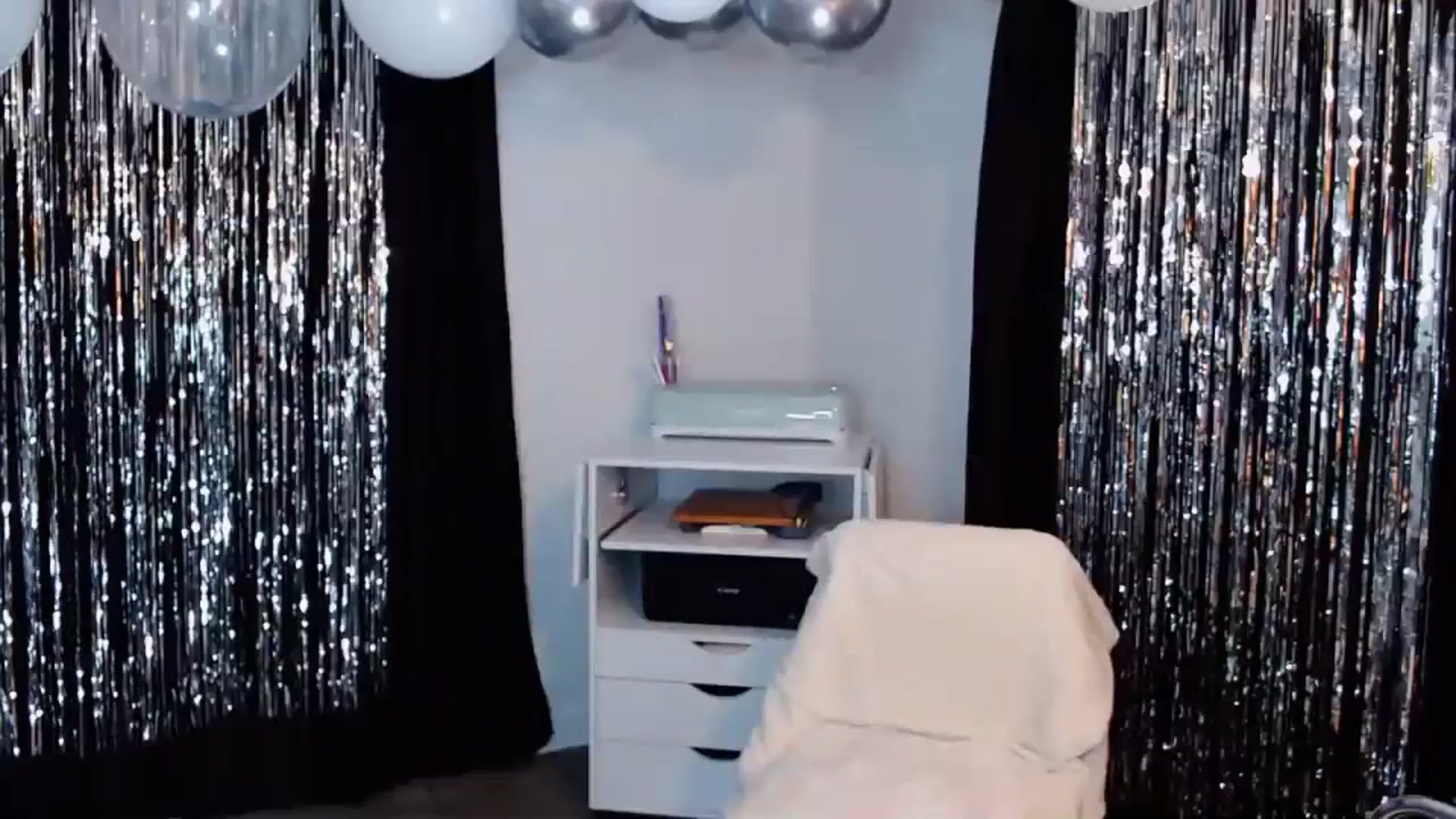 Gallery image thumbnail from KellyHeart's myfreecams stream on, 10/14/2023, 03:22 image 9 of 20