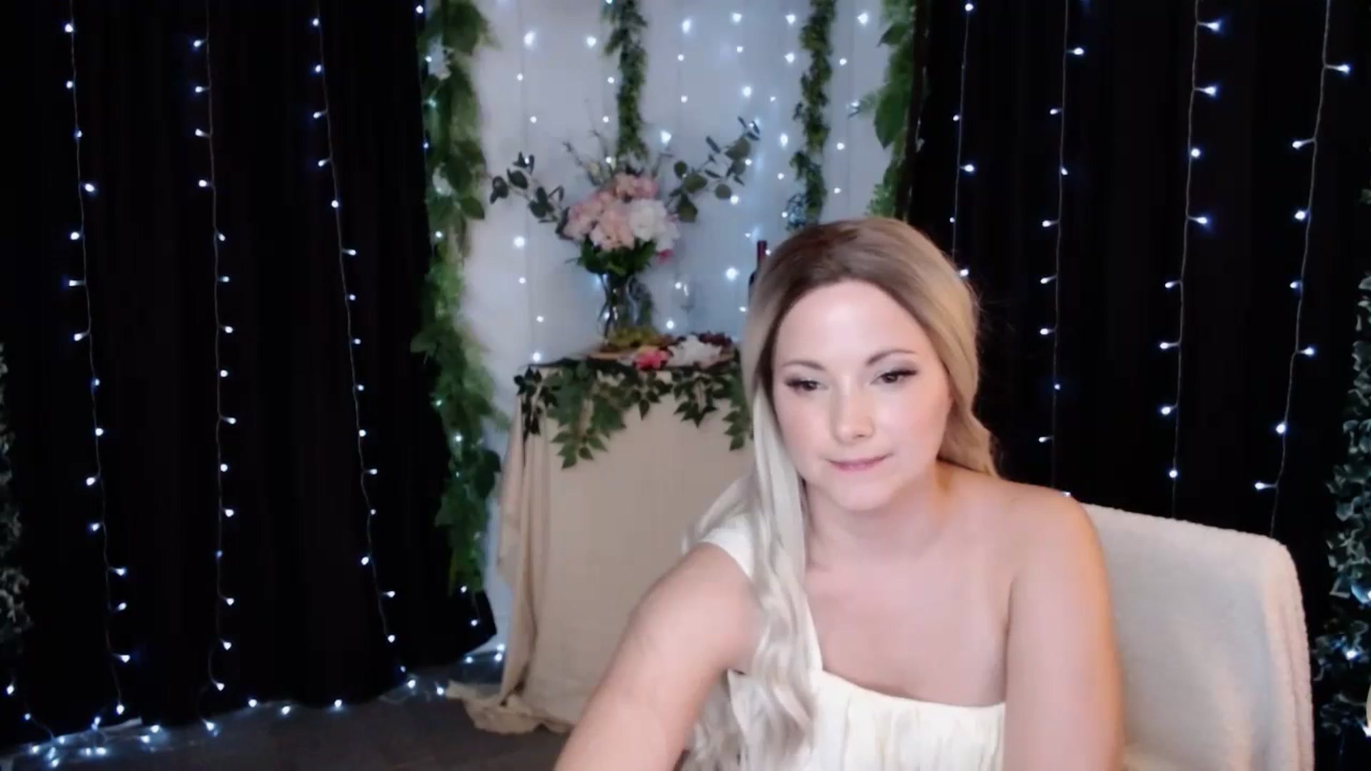 Gallery image thumbnail from KellyHeart's myfreecams stream on, 10/21/2023, 03:26 image 17 of 20