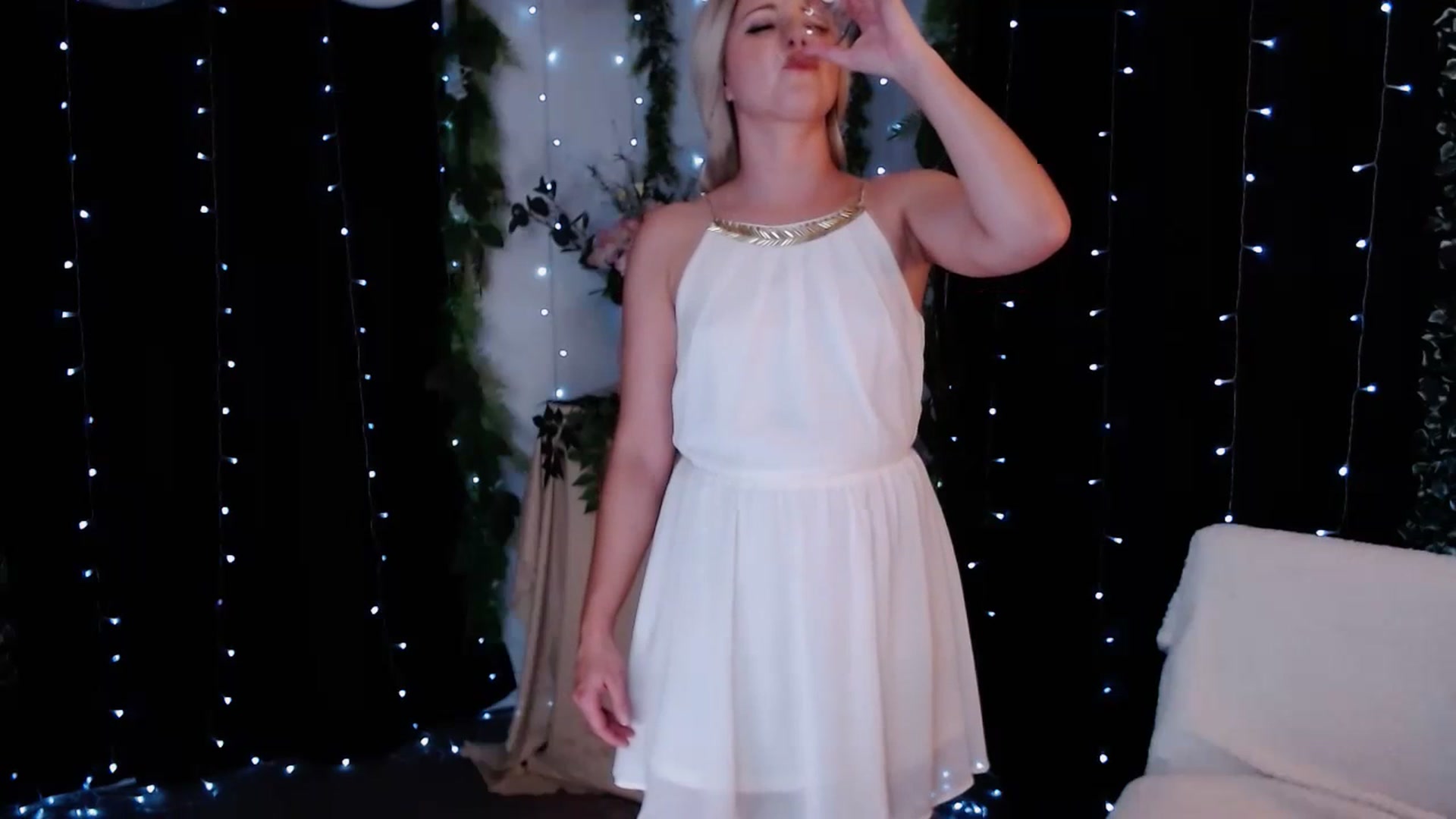 Gallery image thumbnail from KellyHeart's myfreecams stream on, 10/21/2023, 04:54 image 19 of 20