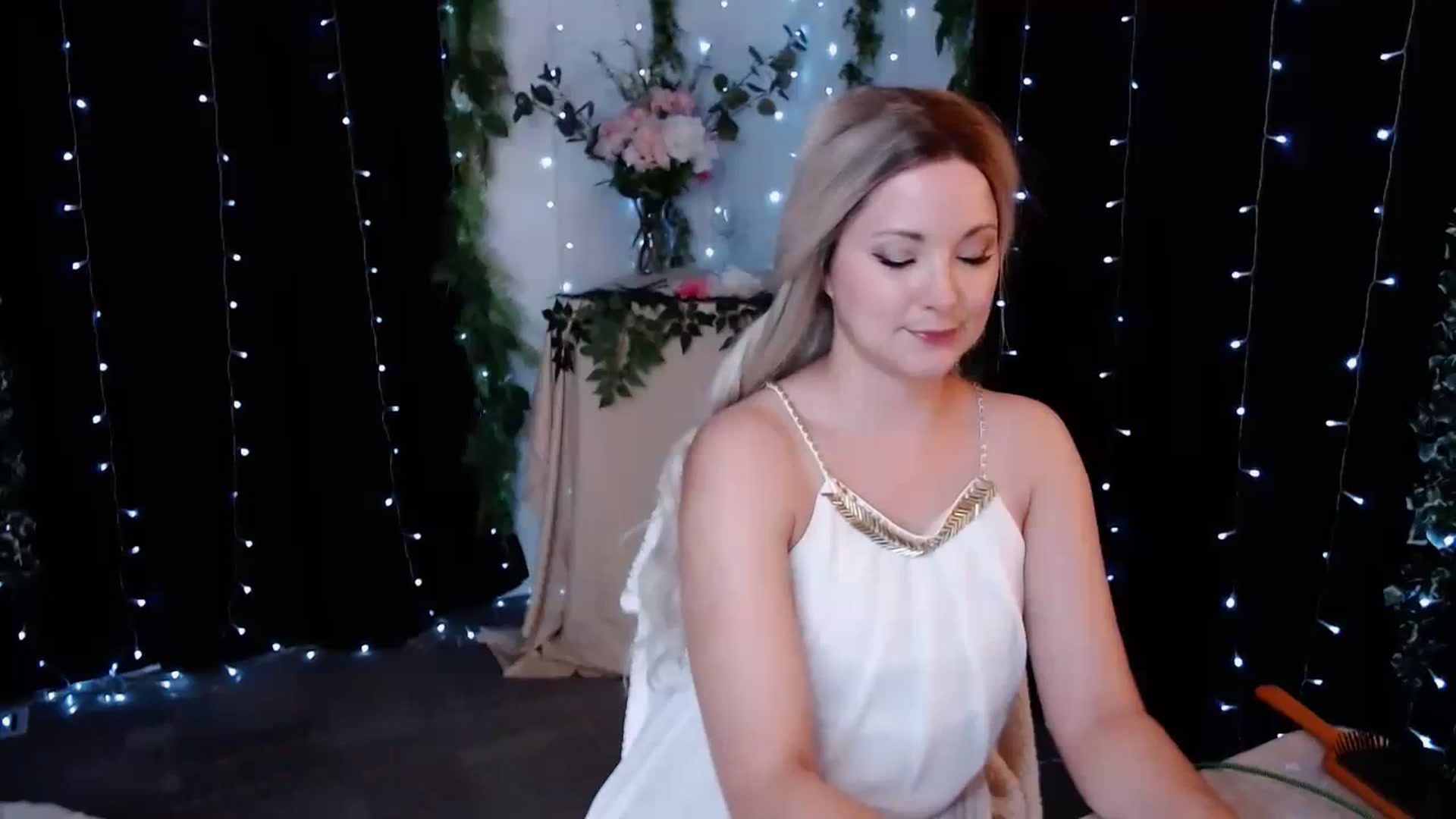 Gallery image thumbnail from KellyHeart's myfreecams stream on, 10/21/2023, 06:31 image 16 of 20