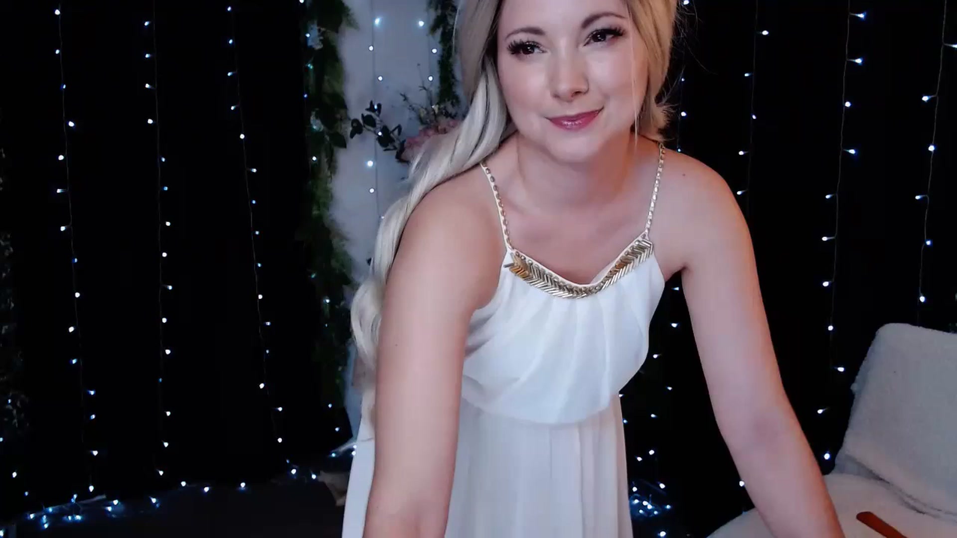 Gallery image thumbnail from KellyHeart's myfreecams stream on, 10/21/2023, 07:25 image 13 of 20