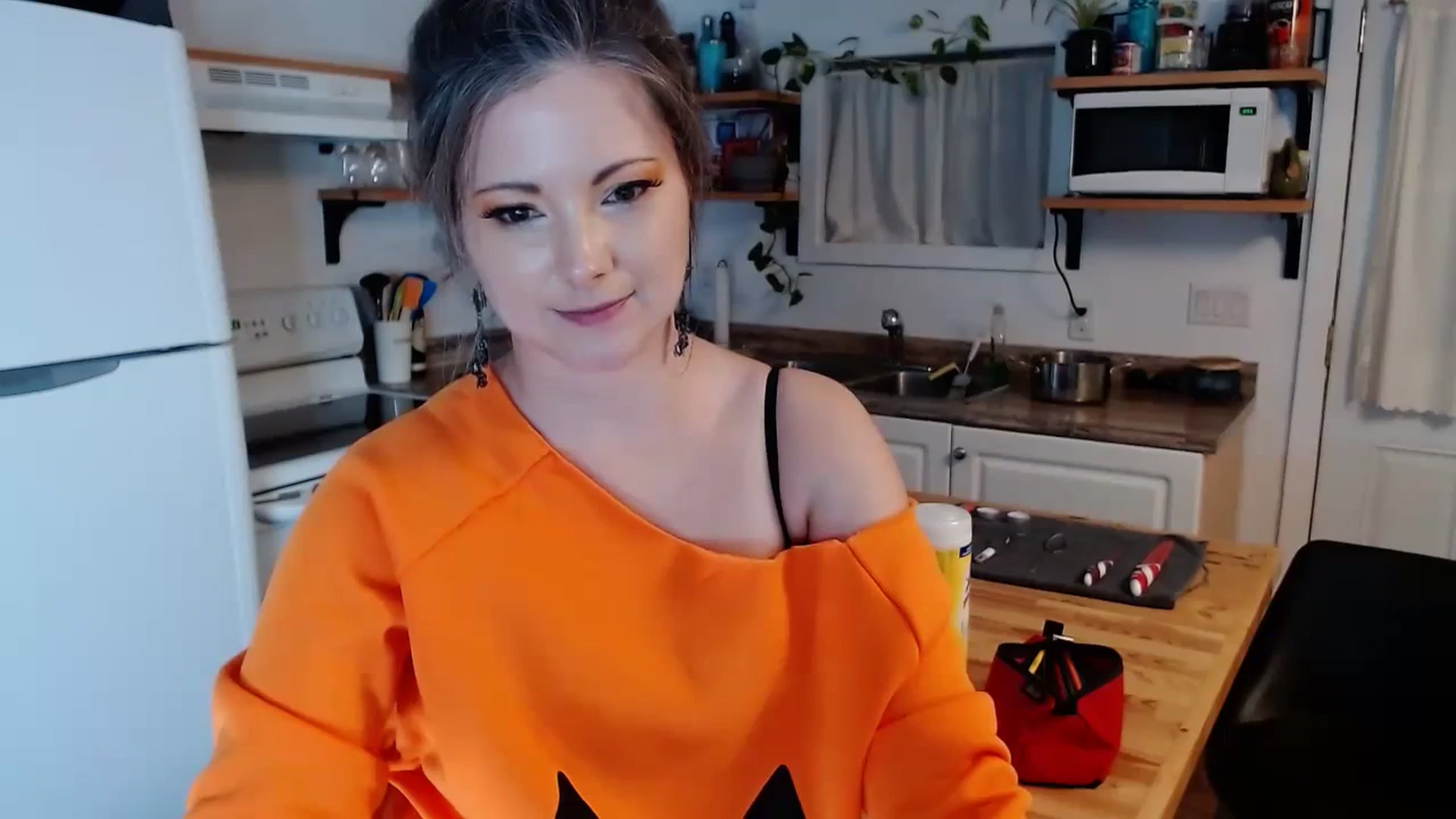 Gallery image thumbnail from KellyHeart's myfreecams stream on, 10/27/2023, 04:01 image 3 of 20