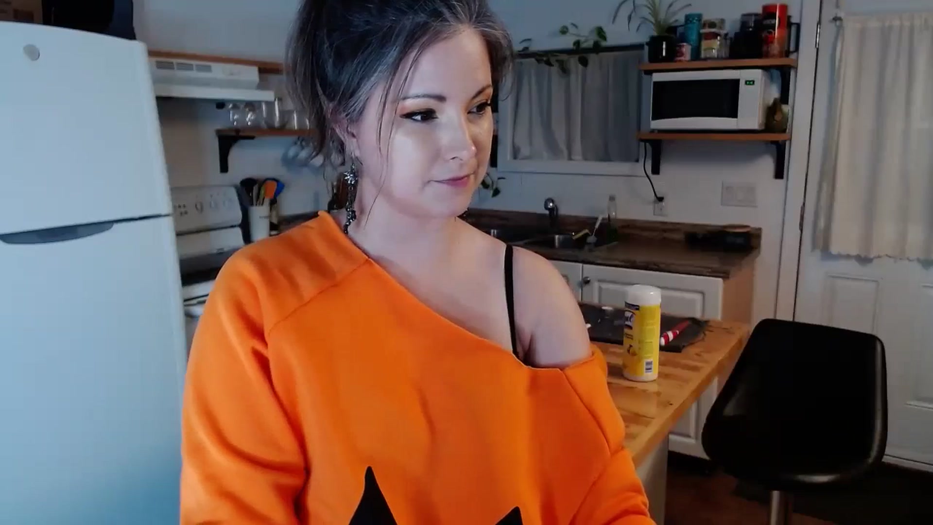 Gallery image thumbnail from KellyHeart's myfreecams stream on, 10/27/2023, 04:01 image 5 of 20