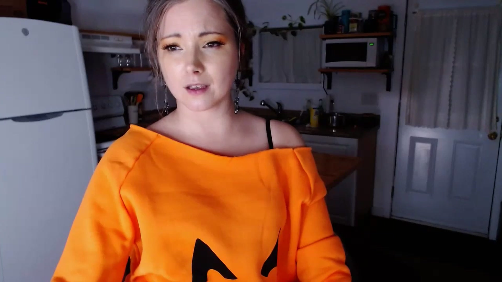 Gallery image thumbnail from KellyHeart's myfreecams stream on, 10/27/2023, 04:01 image 14 of 20