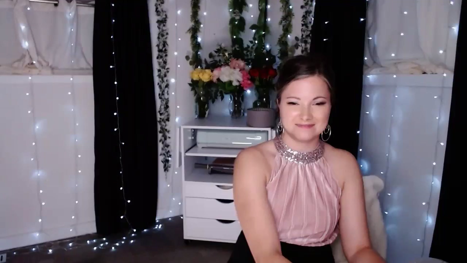 Gallery image thumbnail from KellyHeart's myfreecams stream on, 11/04/2023, 03:33 image 18 of 20