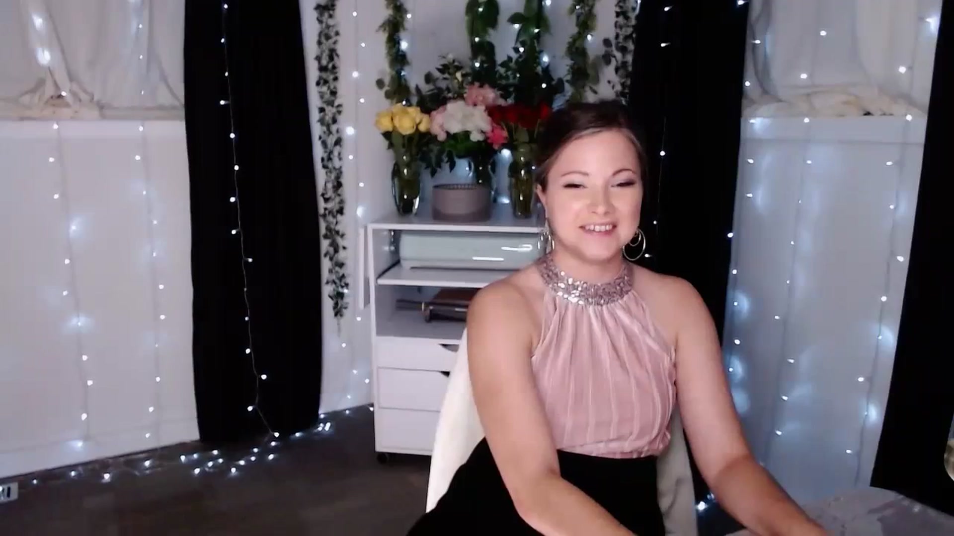 Gallery image thumbnail from KellyHeart's myfreecams stream on, 11/04/2023, 03:33 image 9 of 20
