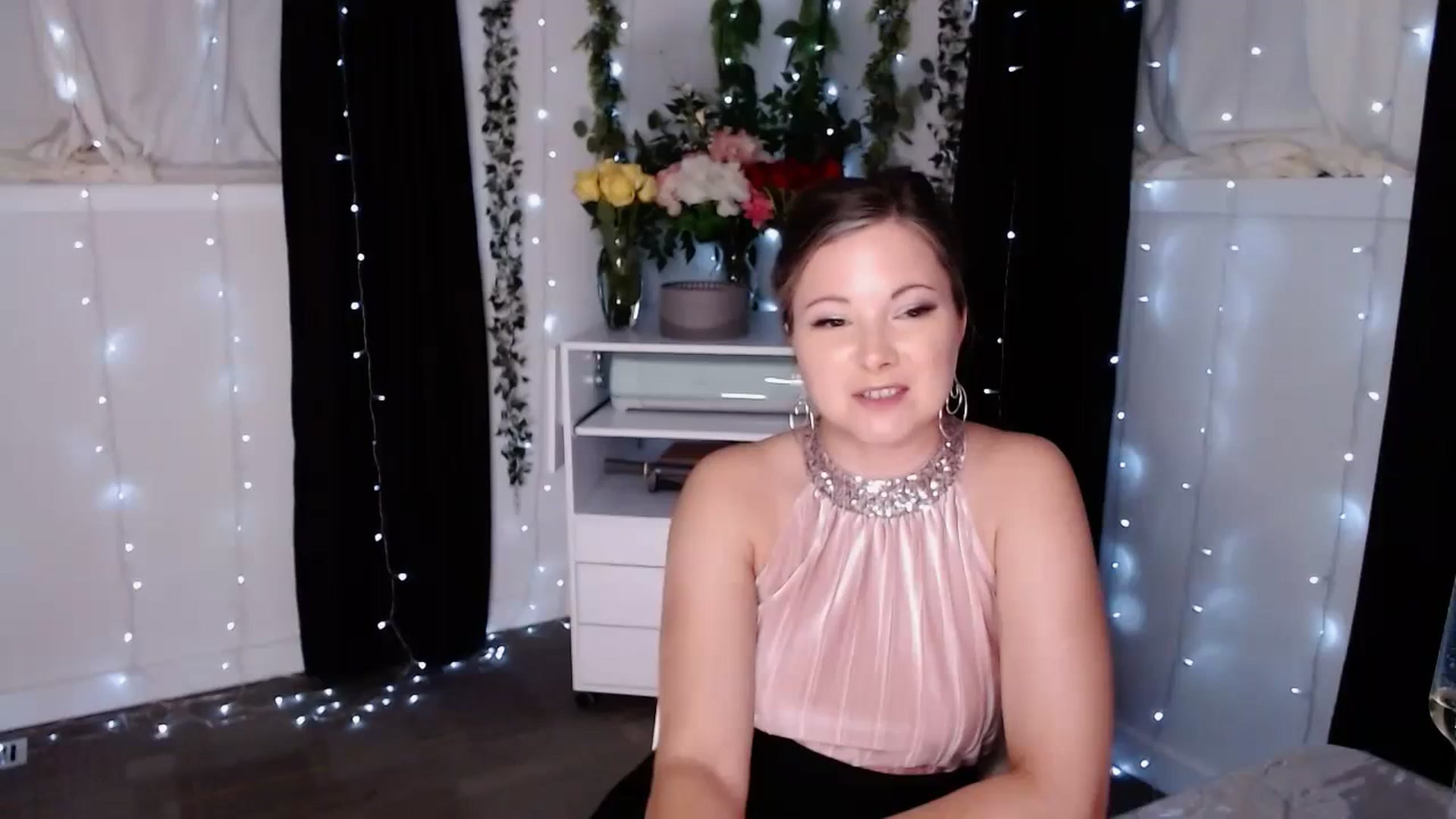 Gallery image thumbnail from KellyHeart's myfreecams stream on, 11/04/2023, 03:33 image 10 of 20