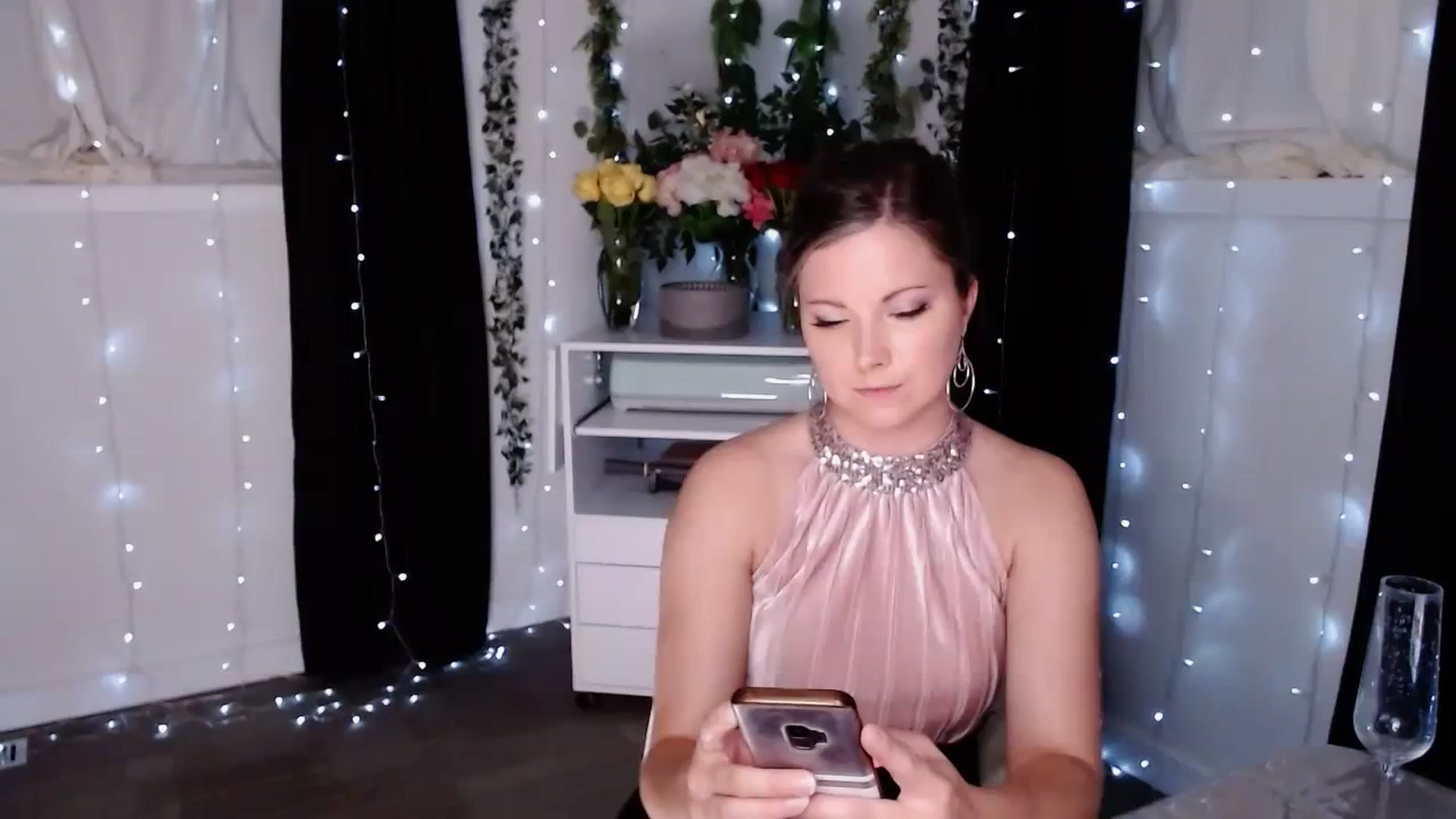 Gallery image thumbnail from KellyHeart's myfreecams stream on, 11/04/2023, 03:33 image 12 of 20
