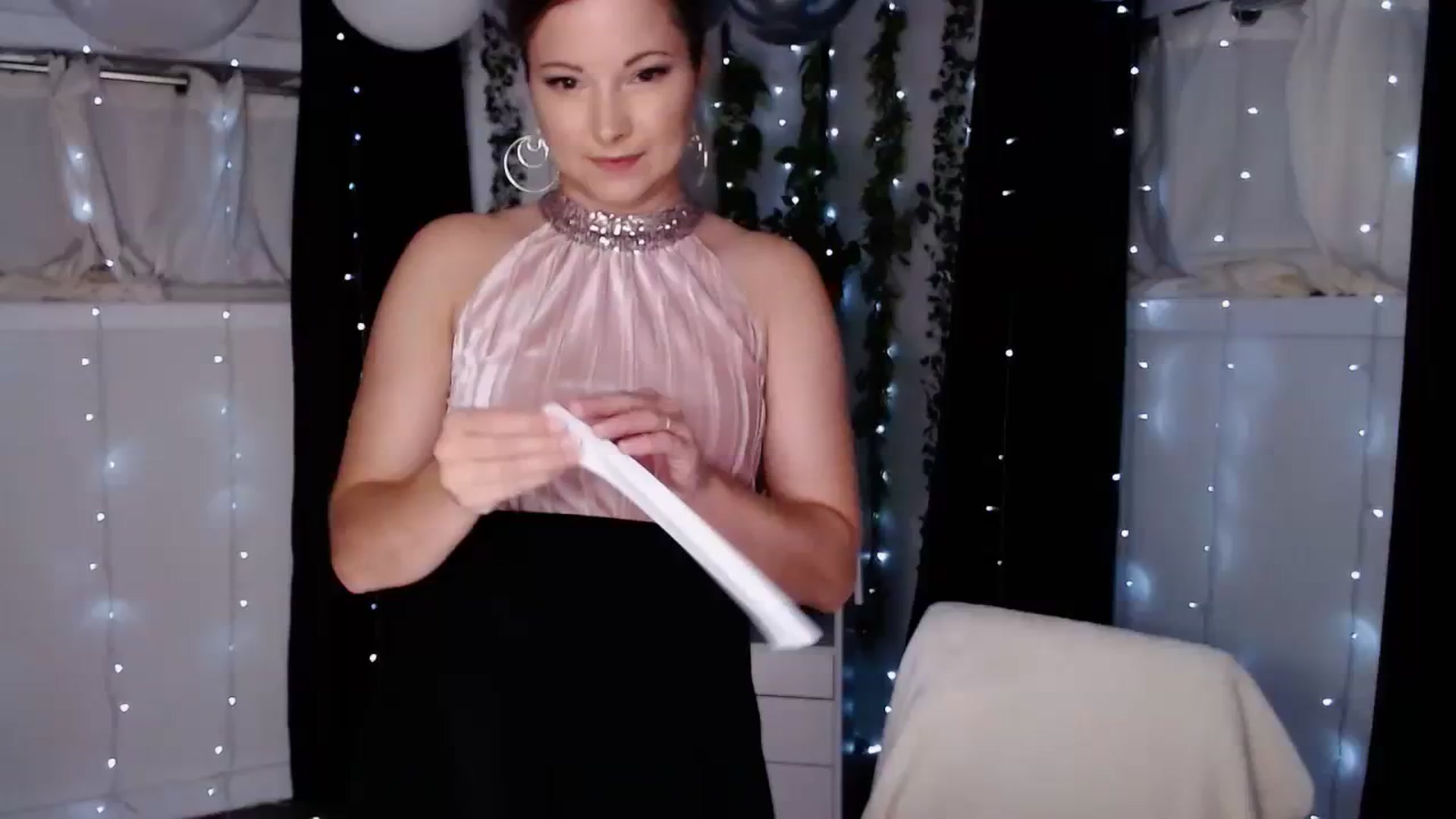 Gallery image thumbnail from KellyHeart's myfreecams stream on, 11/04/2023, 03:33 image 1 of 20