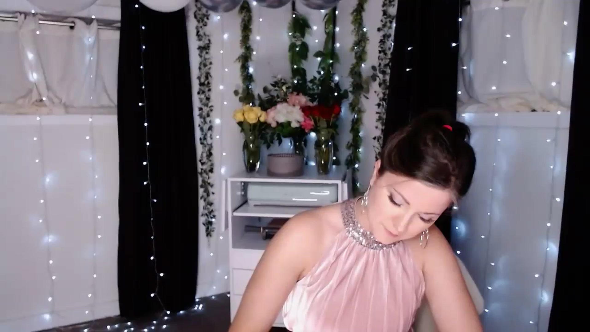 Gallery image thumbnail from KellyHeart's myfreecams stream on, 11/04/2023, 03:33 image 3 of 20