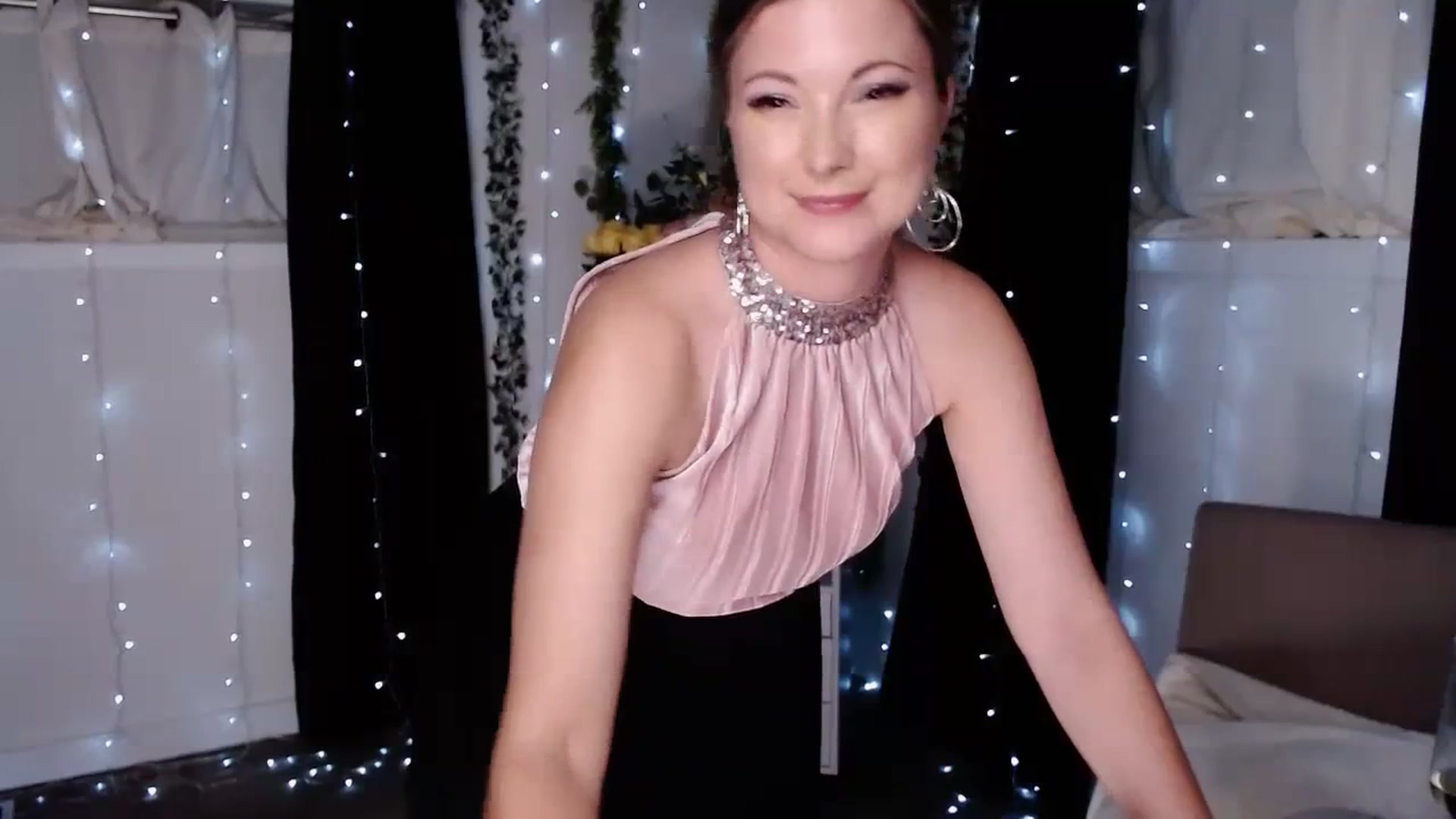 Gallery image thumbnail from KellyHeart's myfreecams stream on, 11/04/2023, 04:16 image 14 of 20