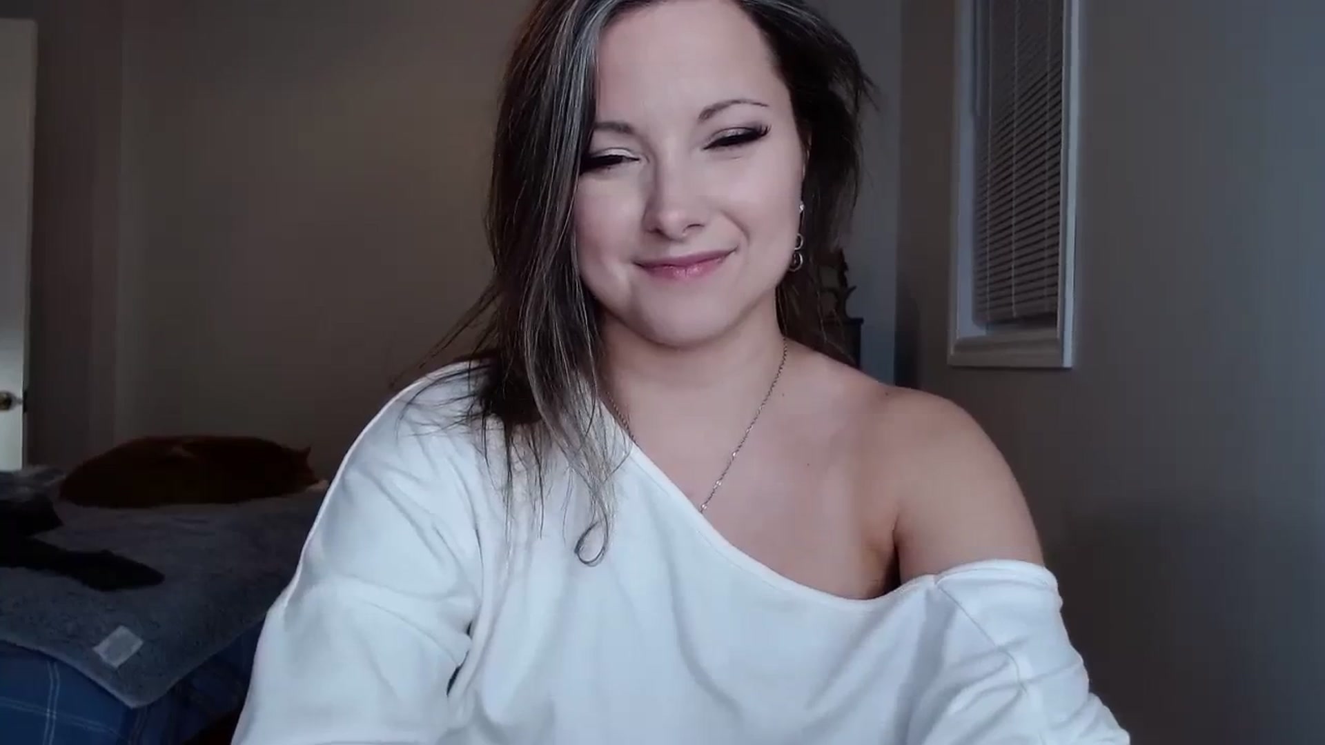 Gallery image thumbnail from KellyHeart's myfreecams stream on, 12/23/2023, 08:21 image 12 of 20