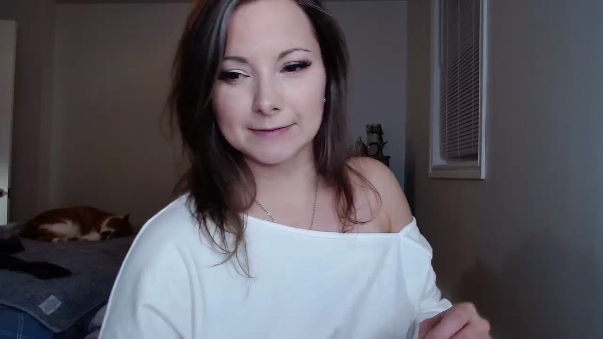 Gallery image thumbnail from KellyHeart's myfreecams stream on, 12/23/2023, 08:21 image 10 of 20