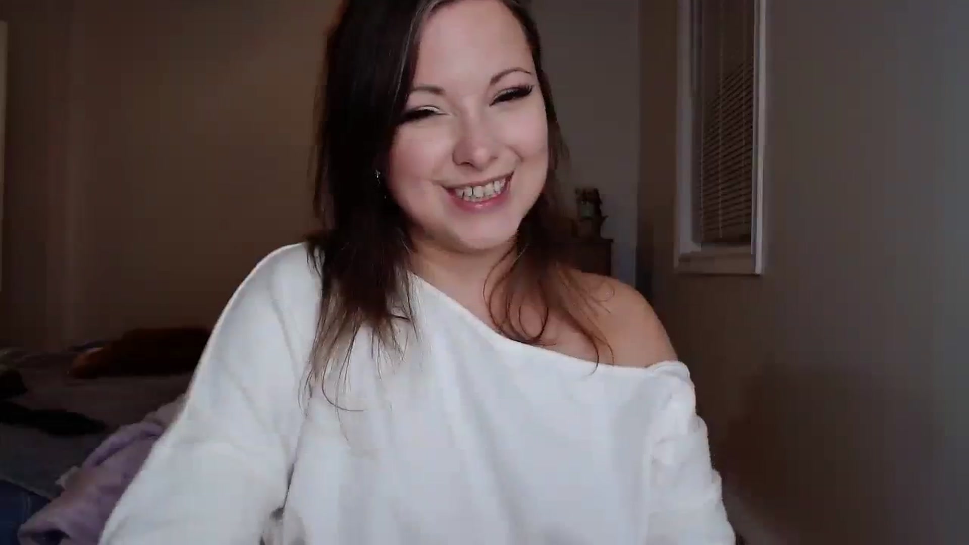 Gallery image thumbnail from KellyHeart's myfreecams stream on, 12/23/2023, 08:21 image 4 of 20