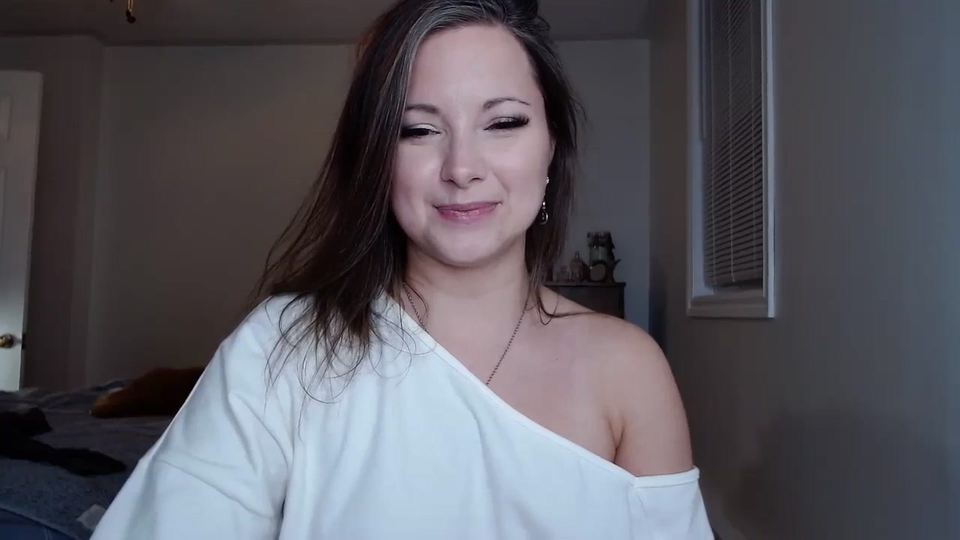 Gallery image thumbnail from KellyHeart's myfreecams stream on, 12/23/2023, 08:21 image 3 of 20