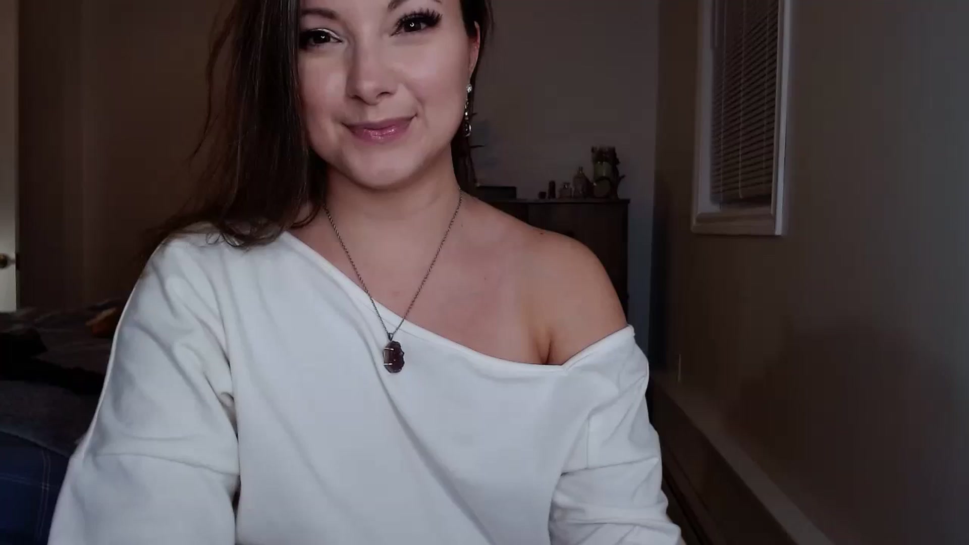 Gallery image thumbnail from KellyHeart's myfreecams stream on, 12/23/2023, 08:21 image 1 of 20