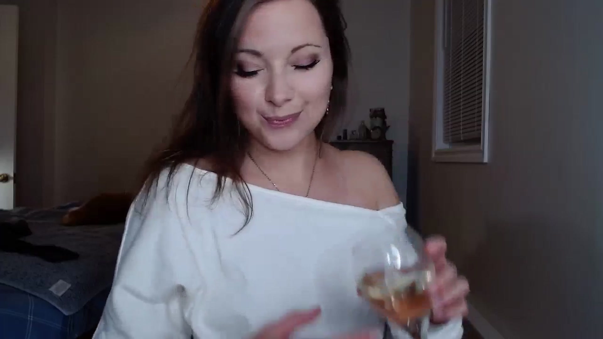 Gallery image thumbnail from KellyHeart's myfreecams stream on, 12/23/2023, 08:21 image 7 of 20