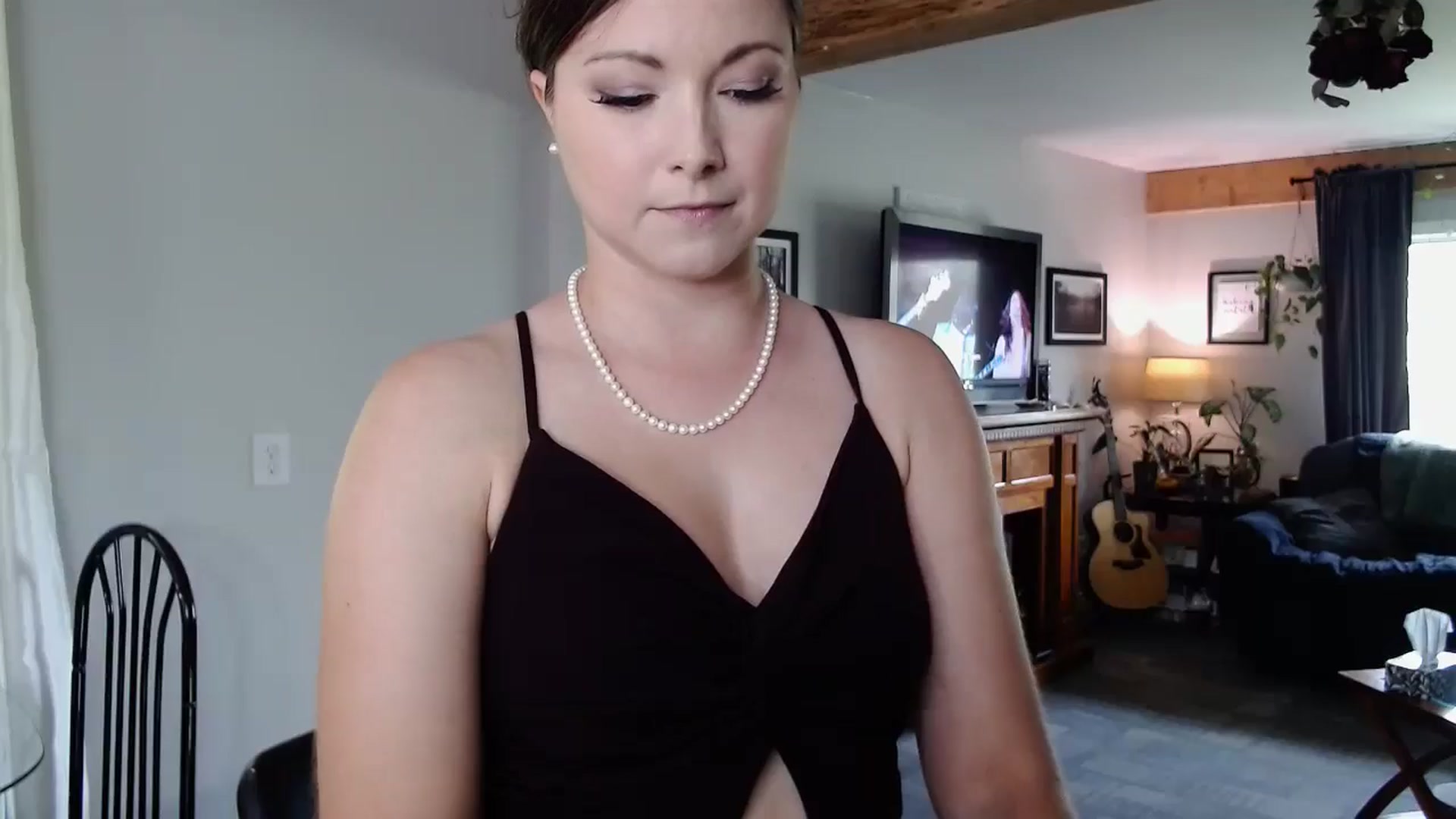 Gallery image thumbnail from KellyHeart's myfreecams stream on, 05/27/2024, 19:12 image 3 of 20