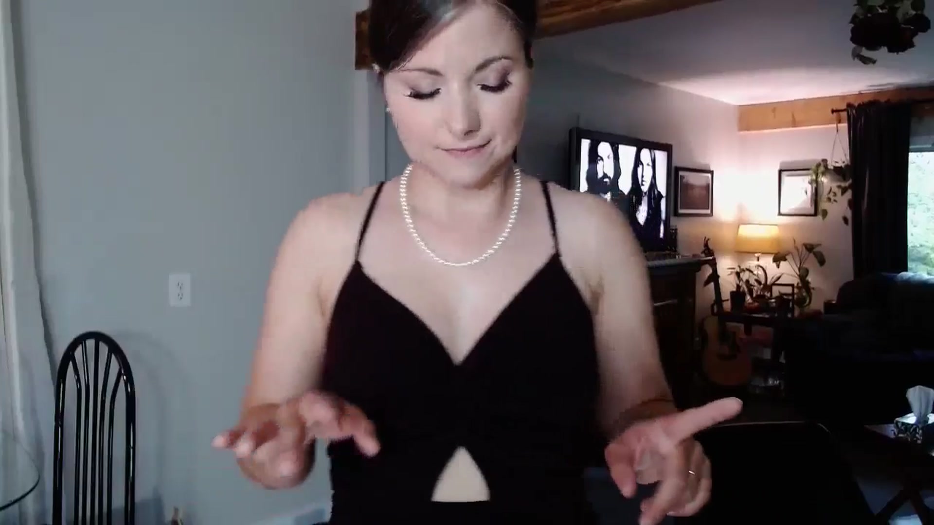 Gallery image thumbnail from KellyHeart's myfreecams stream on, 05/28/2024, 01:04 image 2 of 20