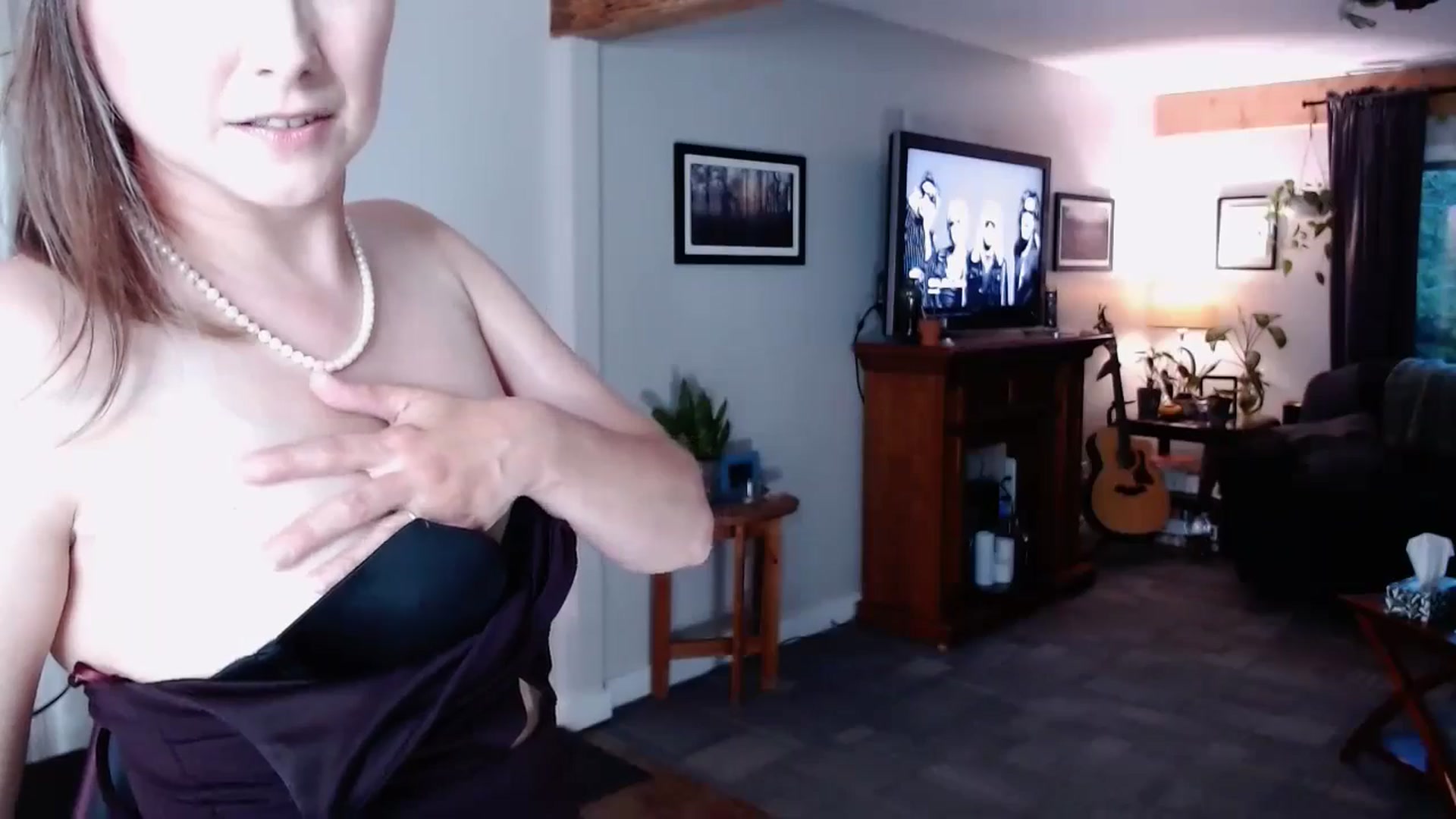 Gallery image thumbnail from KellyHeart's myfreecams stream on, 05/28/2024, 01:04 image 10 of 20