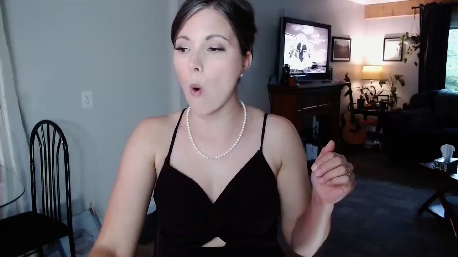 Gallery image thumbnail from KellyHeart's myfreecams stream on, 05/28/2024, 01:04 image 3 of 20