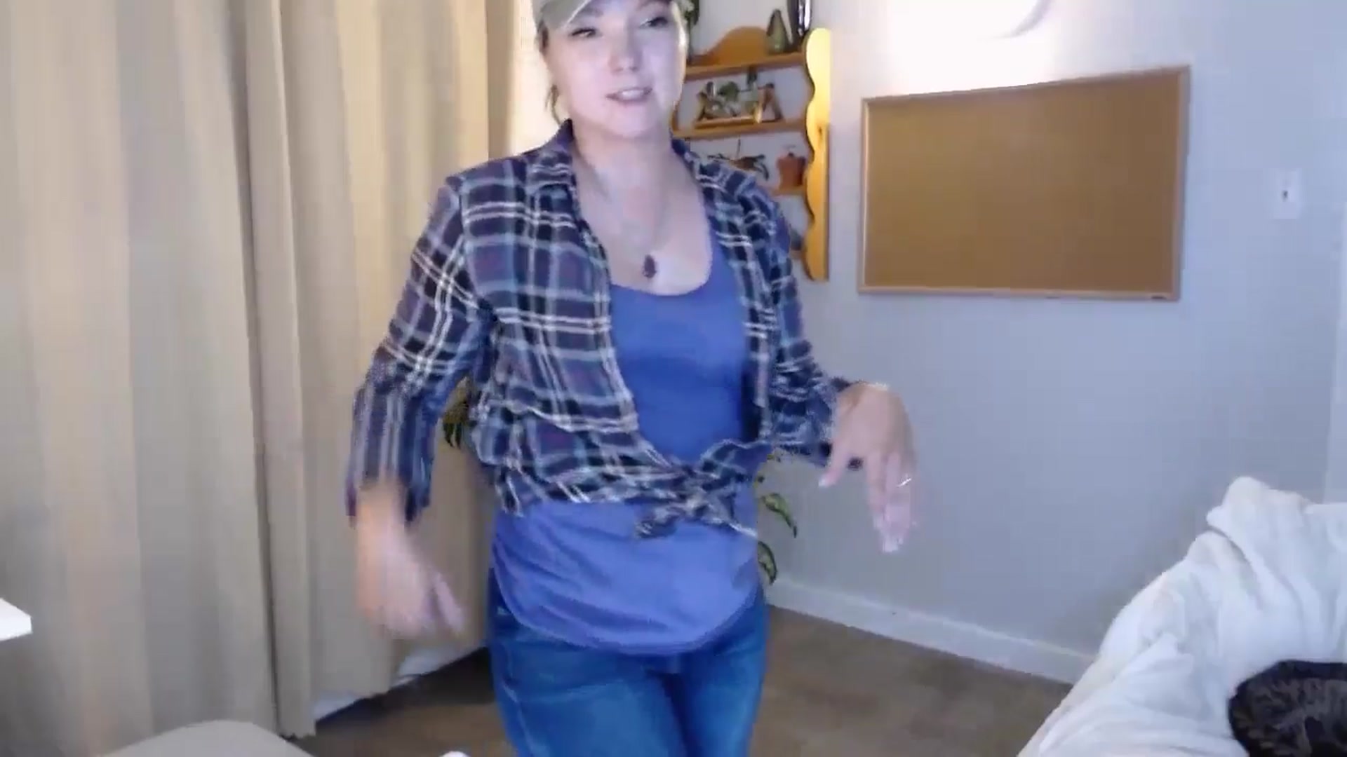 Gallery image thumbnail from KellyHeart's myfreecams stream on, 07/20/2024, 04:41 image 20 of 20