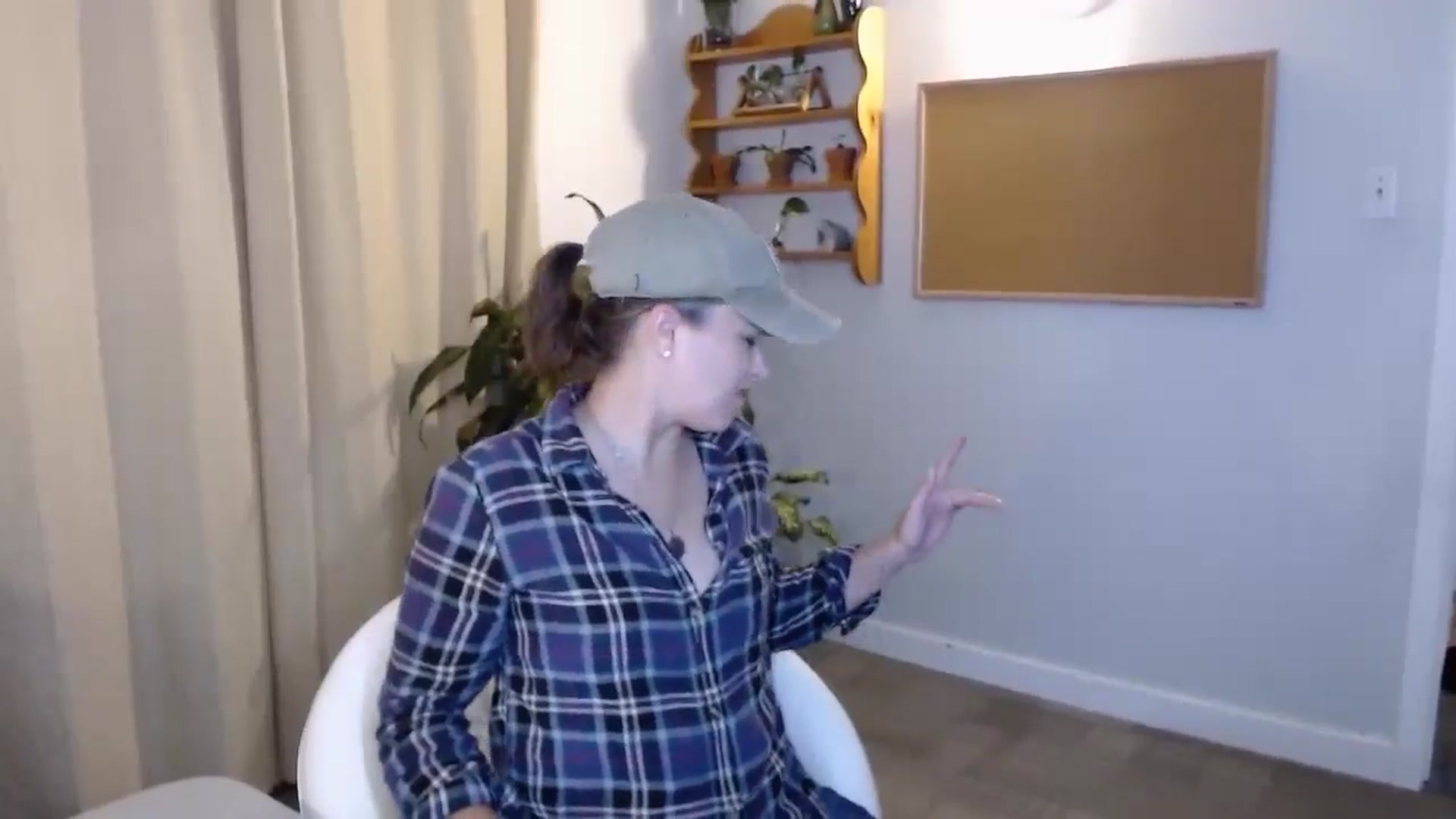 Gallery image thumbnail from KellyHeart's myfreecams stream on, 07/20/2024, 07:35 image 7 of 20