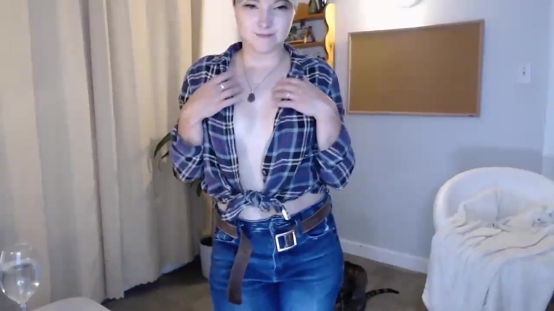 Gallery image thumbnail from KellyHeart's myfreecams stream on, 07/20/2024, 07:35 image 14 of 20