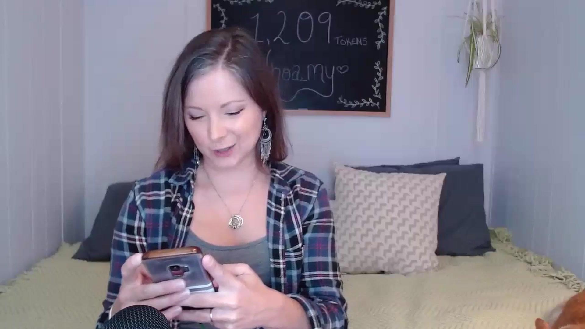 Gallery image thumbnail from KellyHeart's myfreecams stream on, 10/19/2024, 16:00 image 3 of 20