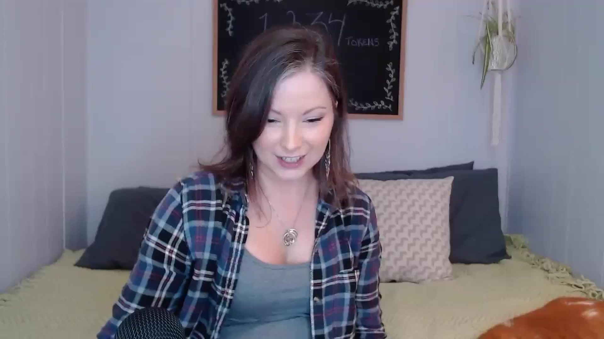 Gallery image thumbnail from KellyHeart's myfreecams stream on, 10/19/2024, 16:00 image 6 of 20