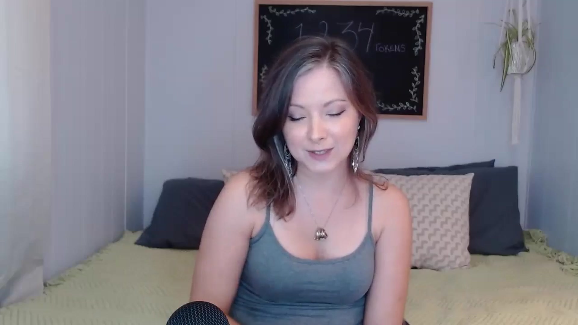 Gallery image thumbnail from KellyHeart's myfreecams stream on, 10/19/2024, 16:00 image 12 of 20