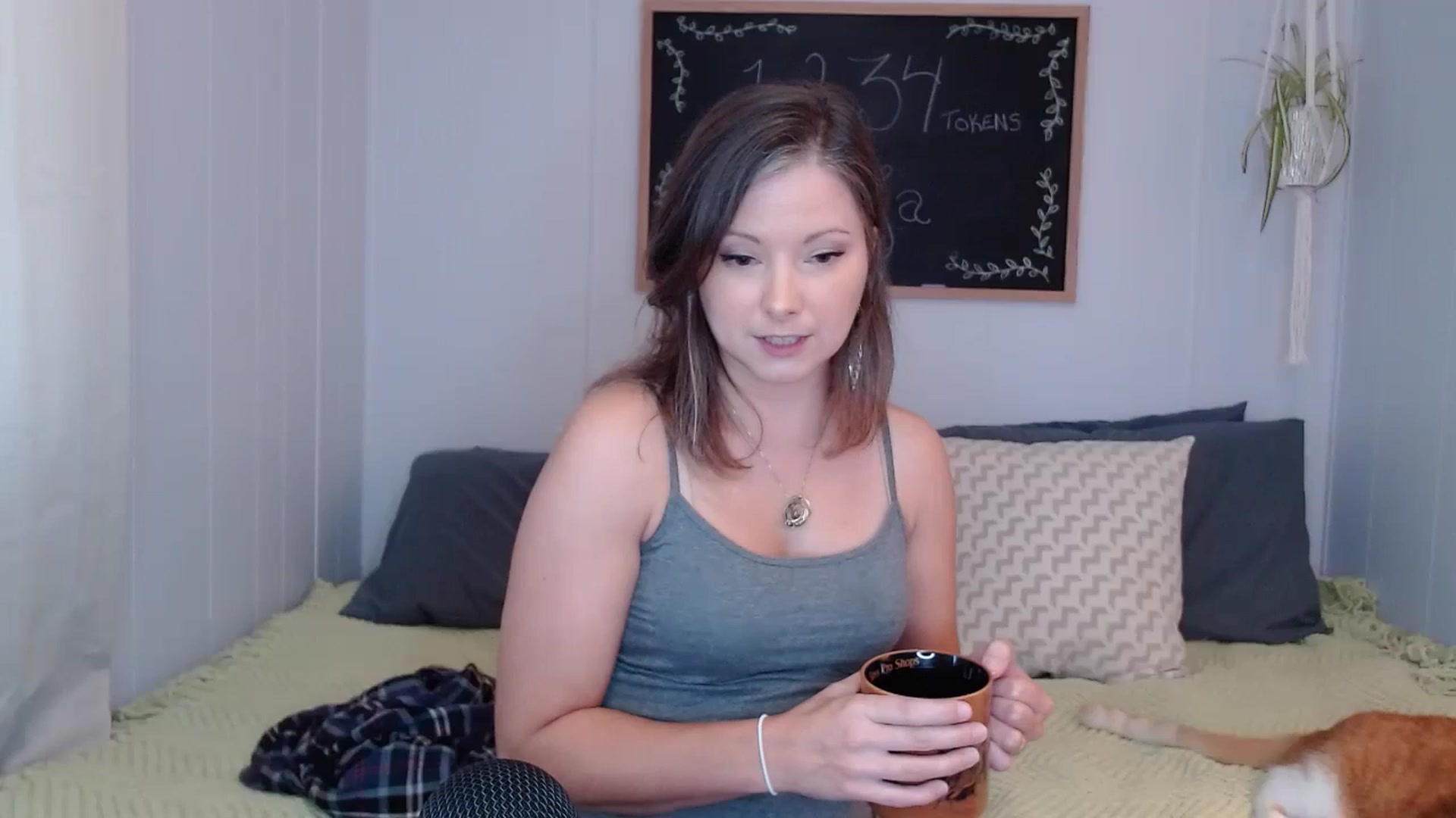 Gallery image thumbnail from KellyHeart's myfreecams stream on, 10/19/2024, 16:00 image 14 of 20