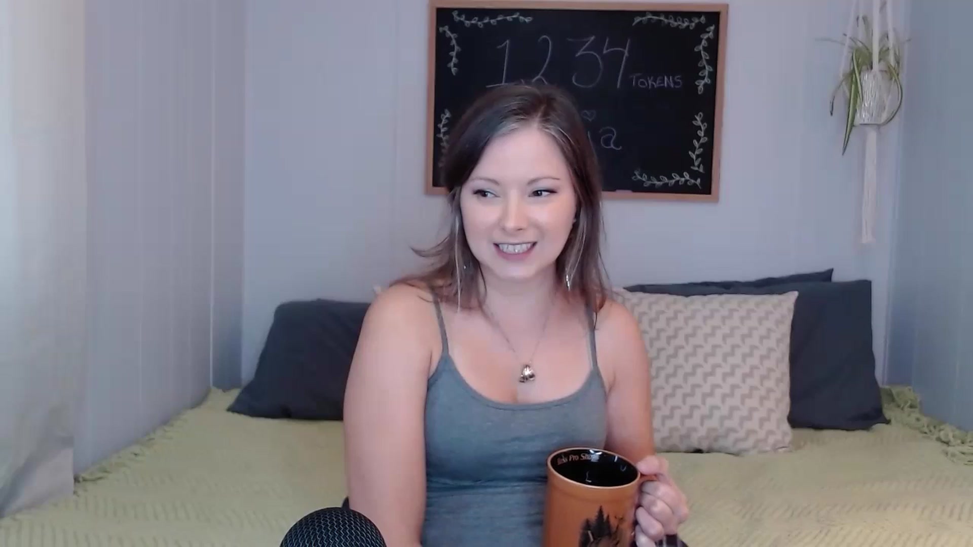 Gallery image thumbnail from KellyHeart's myfreecams stream on, 10/19/2024, 16:00 image 13 of 20