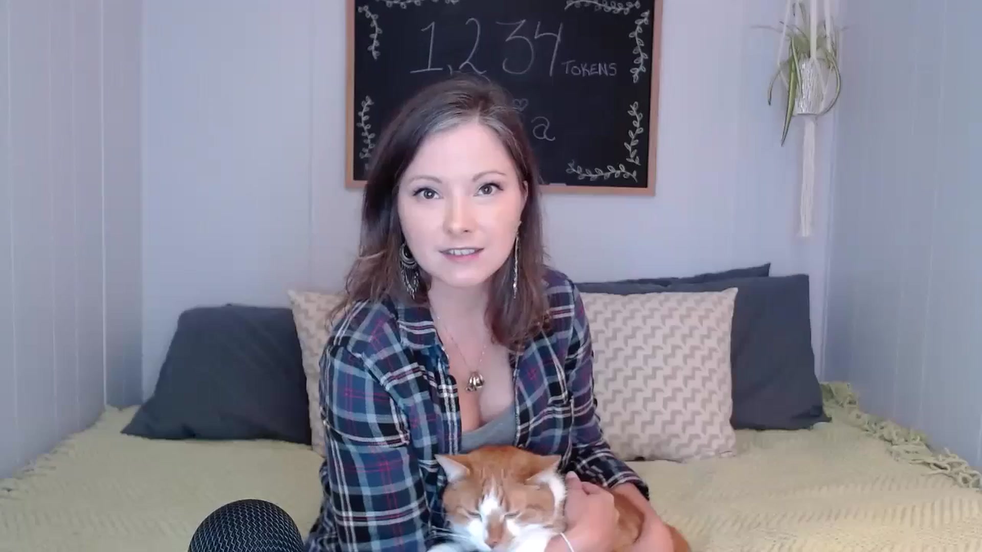 Gallery image thumbnail from KellyHeart's myfreecams stream on, 10/19/2024, 16:00 image 8 of 20