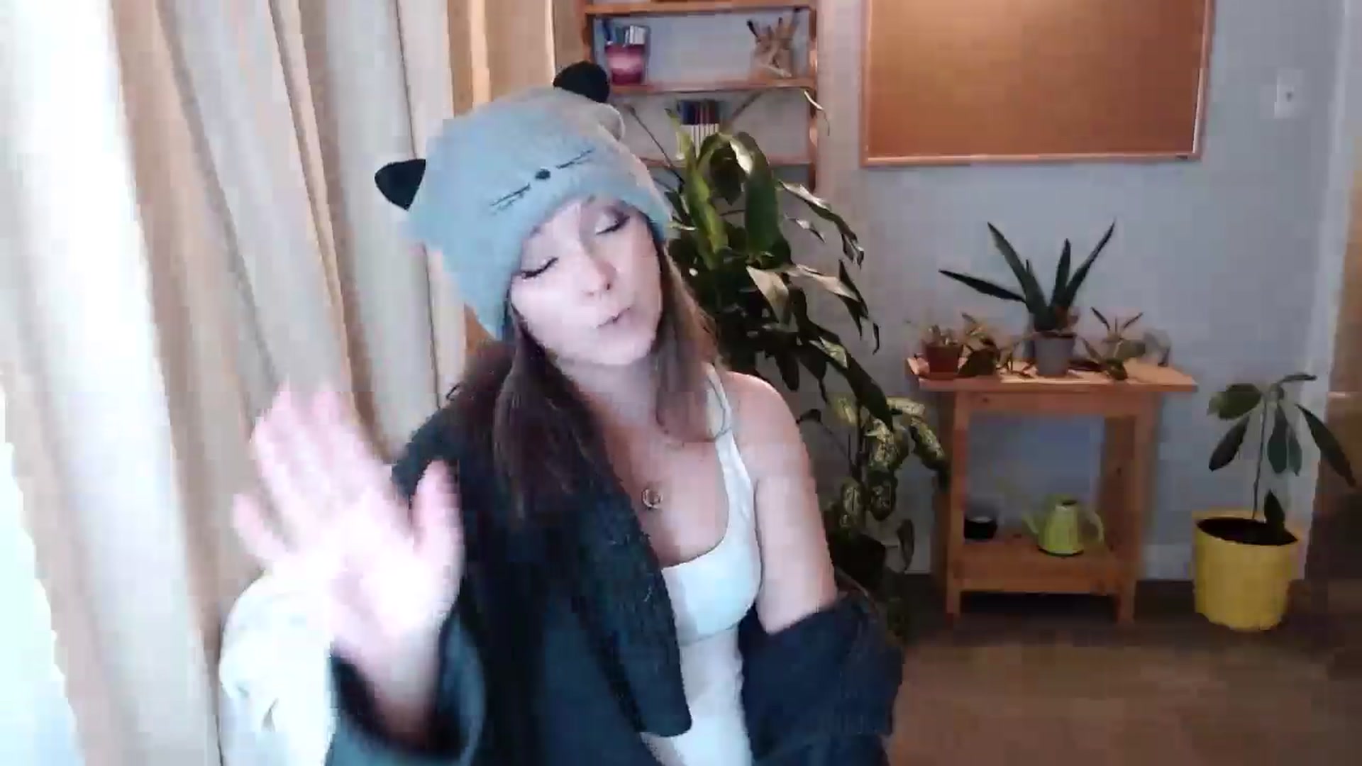 Gallery image thumbnail from KellyHeart's myfreecams stream on, 01/25/2025, 03:25 image 11 of 20