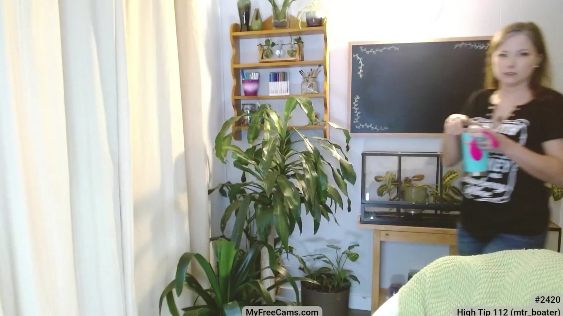 Gallery image thumbnail from KellyHeart's myfreecams stream on, 03/08/2025, 24:38 image 18 of 20