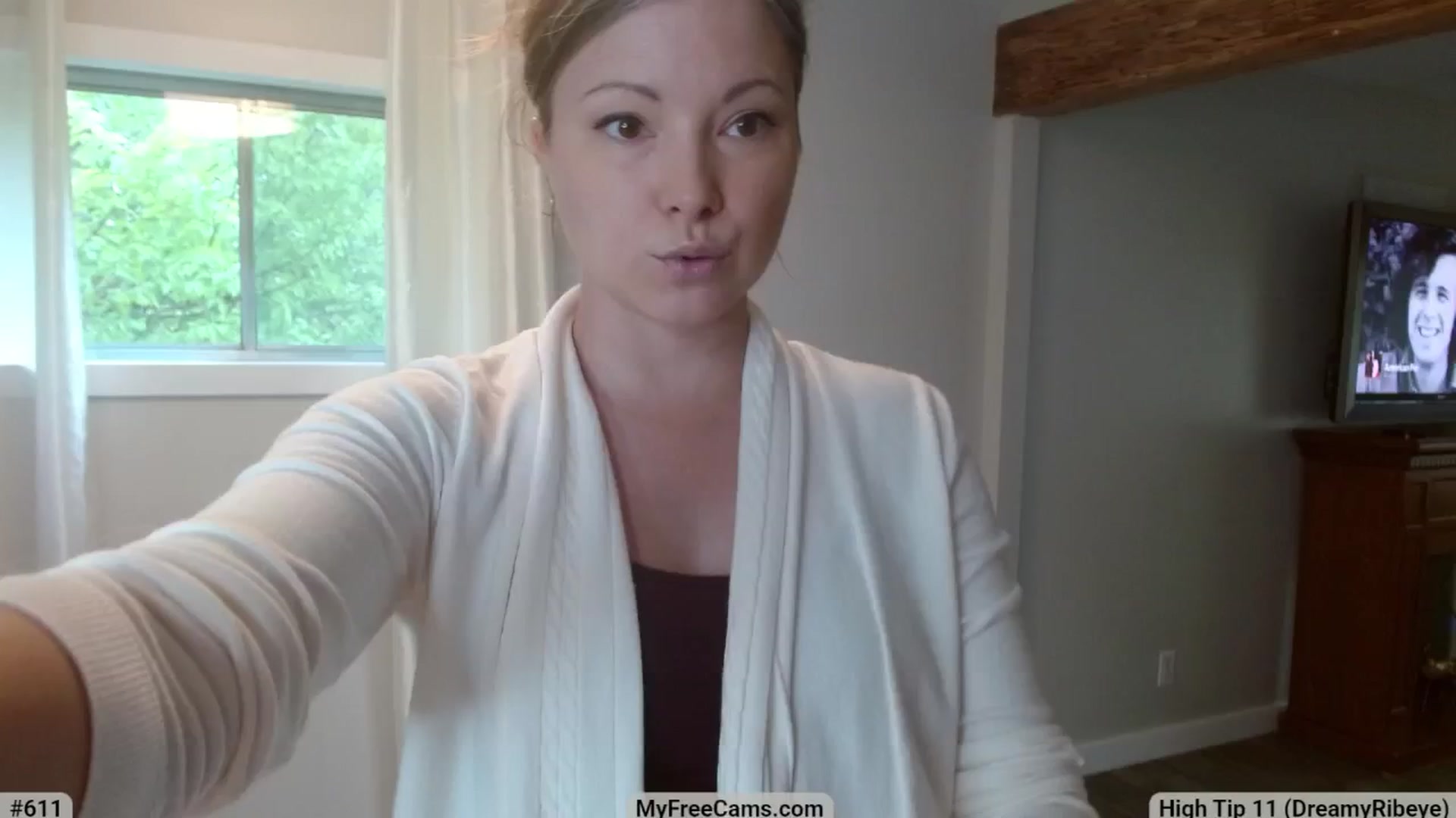 Gallery image thumbnail from KellyHeart's myfreecams stream on, 05/31/2025, 16:06 image 1 of 20