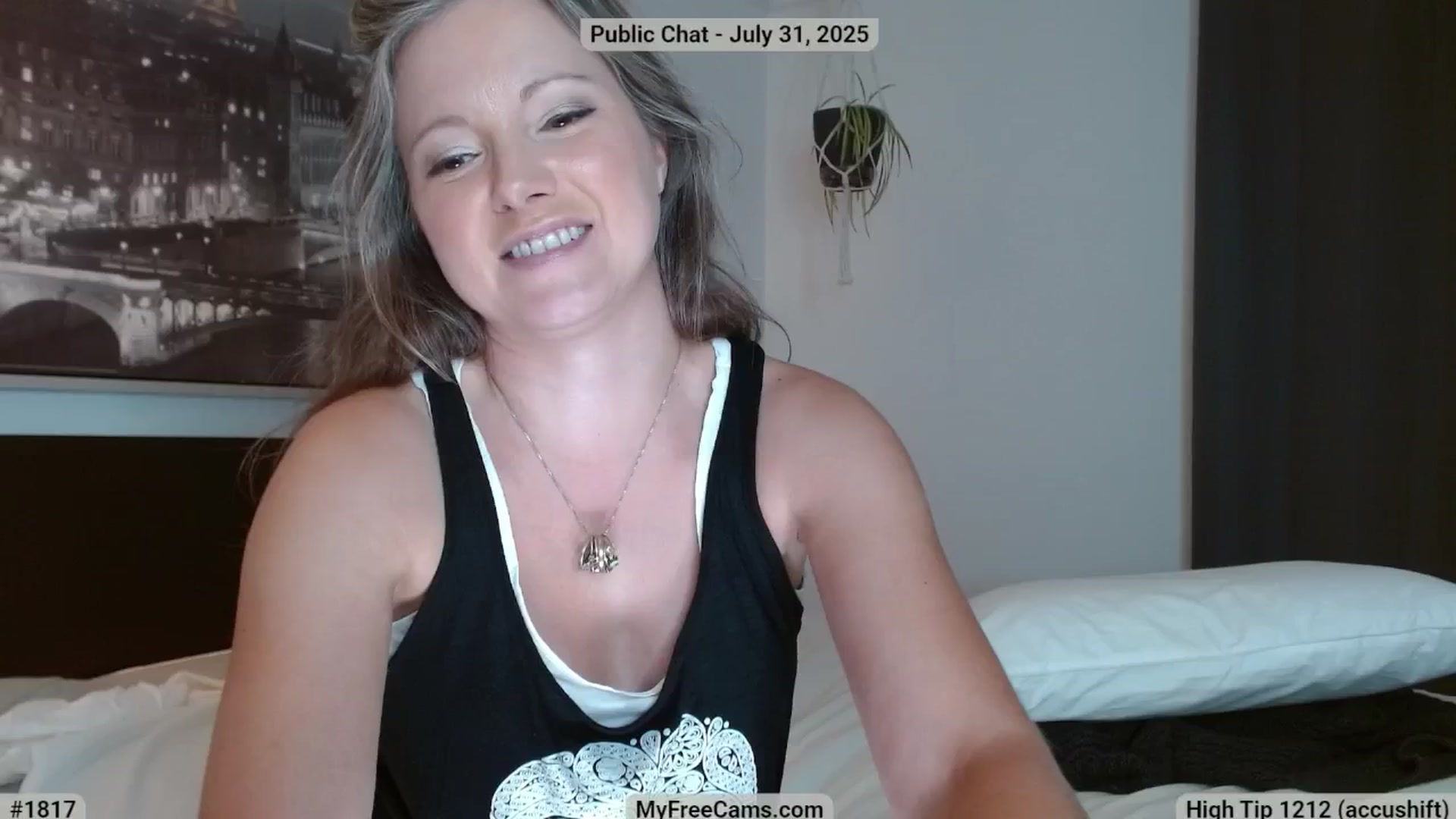 Gallery image thumbnail from KellyHeart's myfreecams stream on, 08/01/2025, 03:27 image 4 of 20