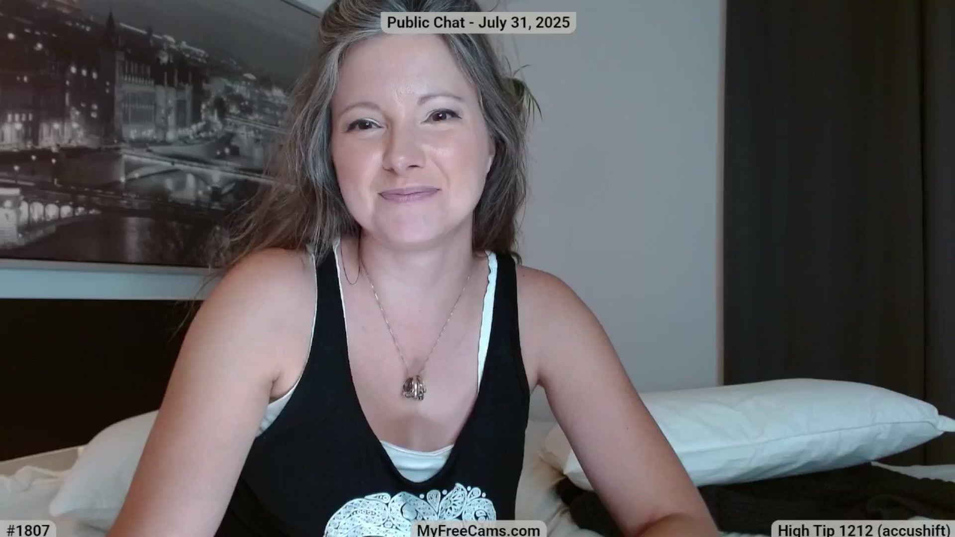 Gallery image thumbnail from KellyHeart's myfreecams stream on, 08/01/2025, 03:27 image 11 of 20