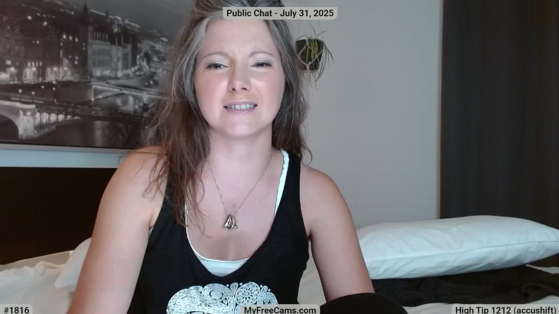 Gallery image thumbnail from KellyHeart's myfreecams stream on, 08/01/2025, 03:27 image 6 of 20