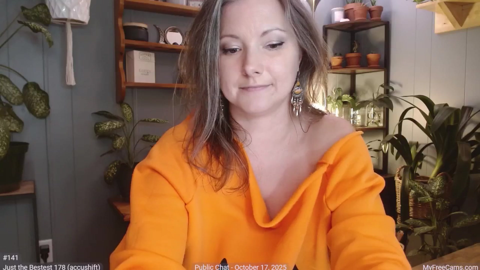 Gallery image thumbnail from KellyHeart's myfreecams stream on, 10/18/2025, 06:34 image 12 of 20