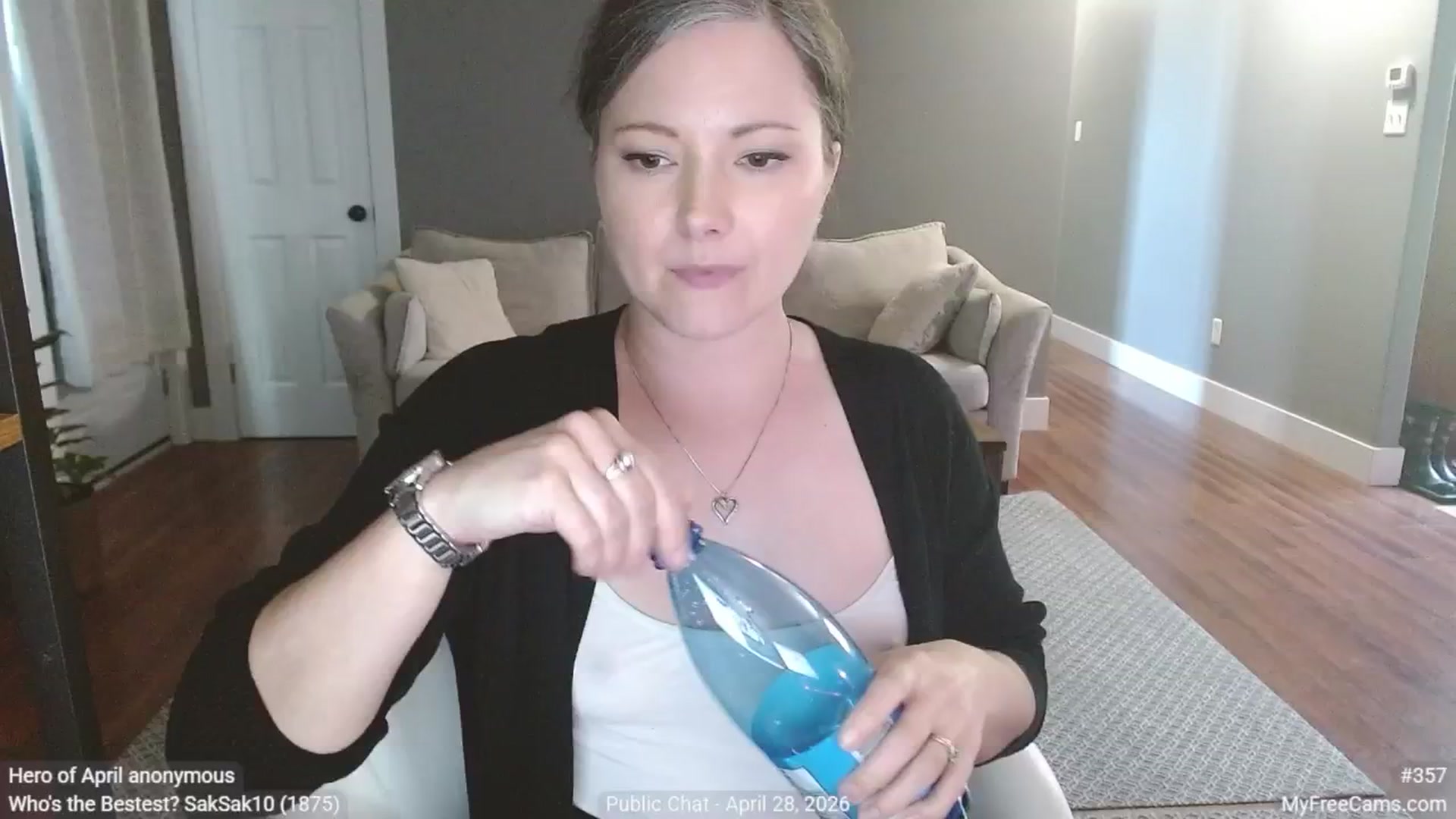 Gallery image thumbnail from KellyHeart's myfreecams stream on, 04/28/2026, 19:58 image 17 of 20