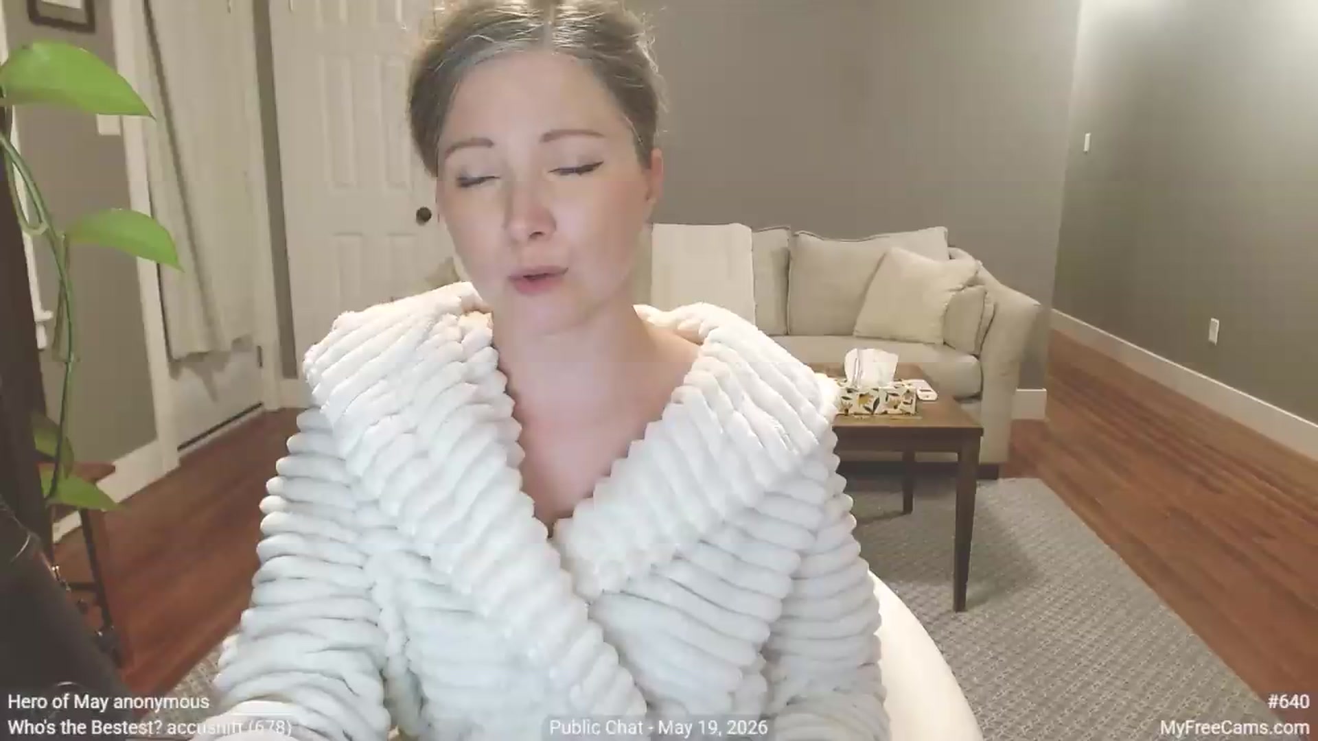 Gallery image thumbnail from KellyHeart's myfreecams stream on, 05/20/2026, 04:12 image 14 of 20