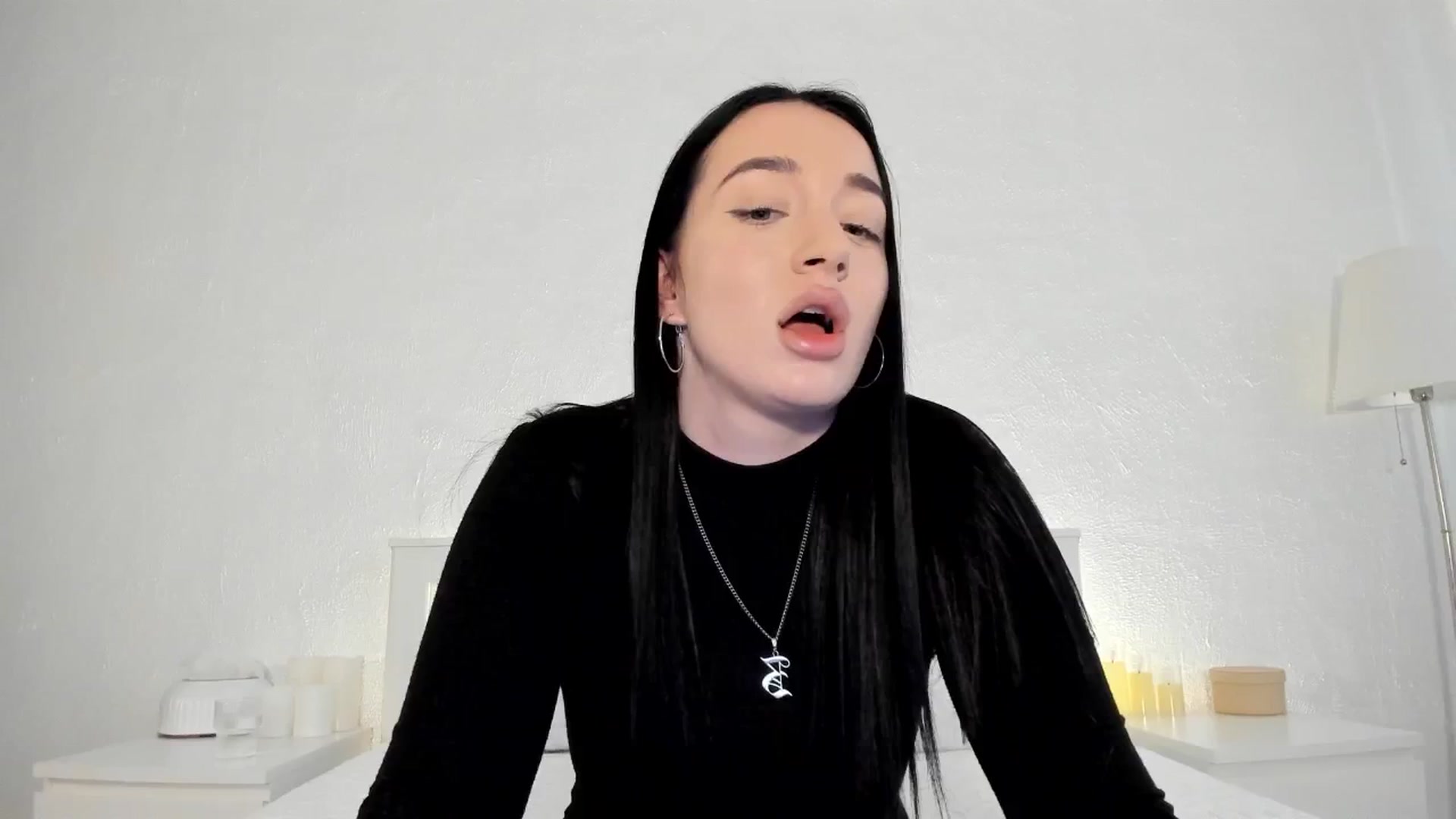 Gallery image thumbnail from KellyK's myfreecams stream on, 04/16/2025, 11:37 image 12 of 20