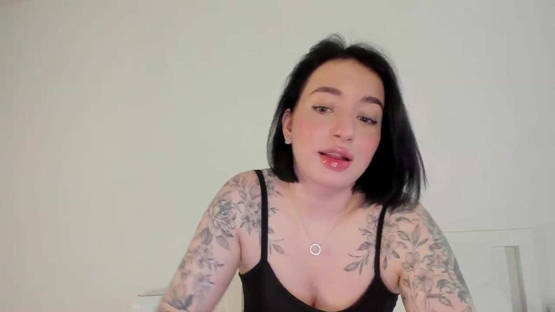 Gallery image thumbnail from KellyK's myfreecams stream on, 08/05/2026, 09:38 image 4 of 20