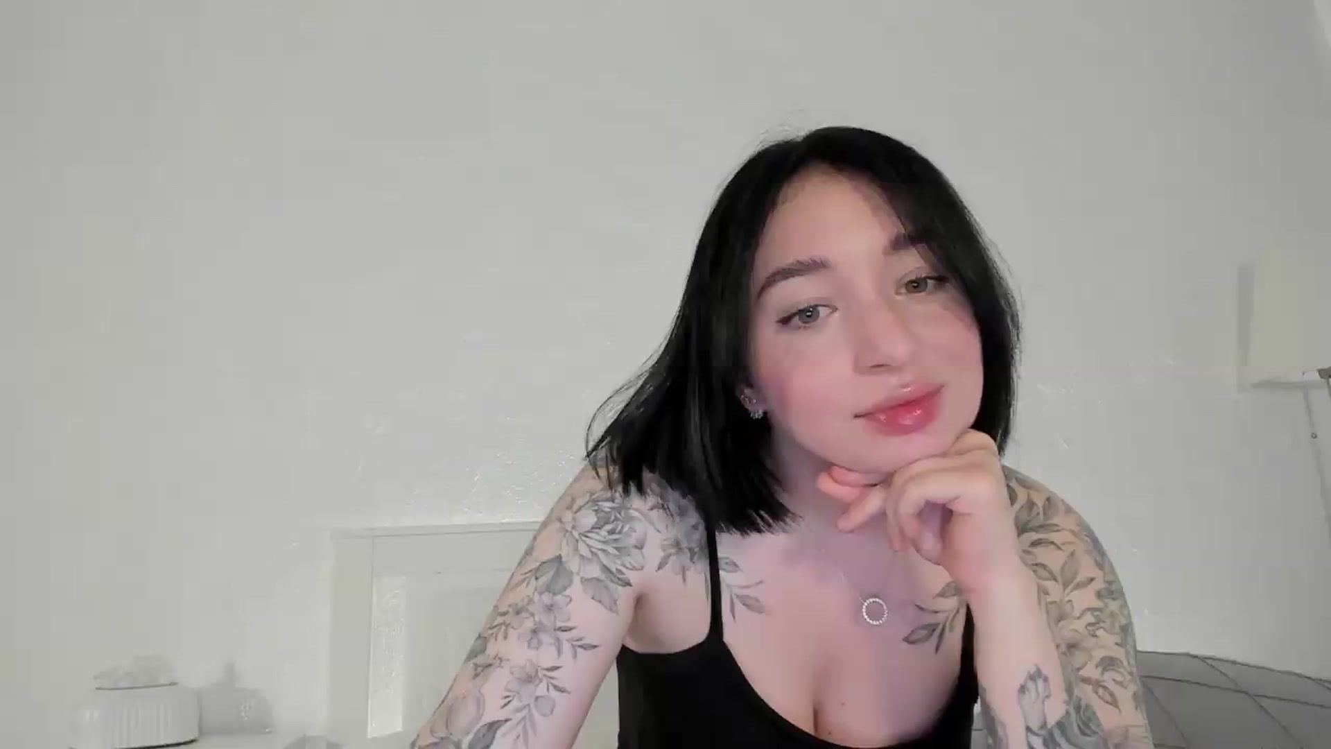 Gallery image thumbnail from KellyK's myfreecams stream on, 08/06/2026, 12:12 image 17 of 20
