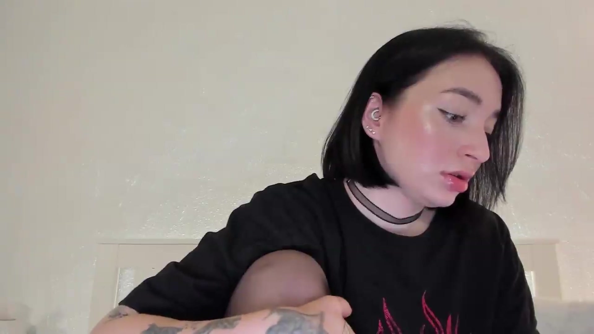 Gallery image thumbnail from KellyK's myfreecams stream on, 08/18/2026, 12:27 image 18 of 20