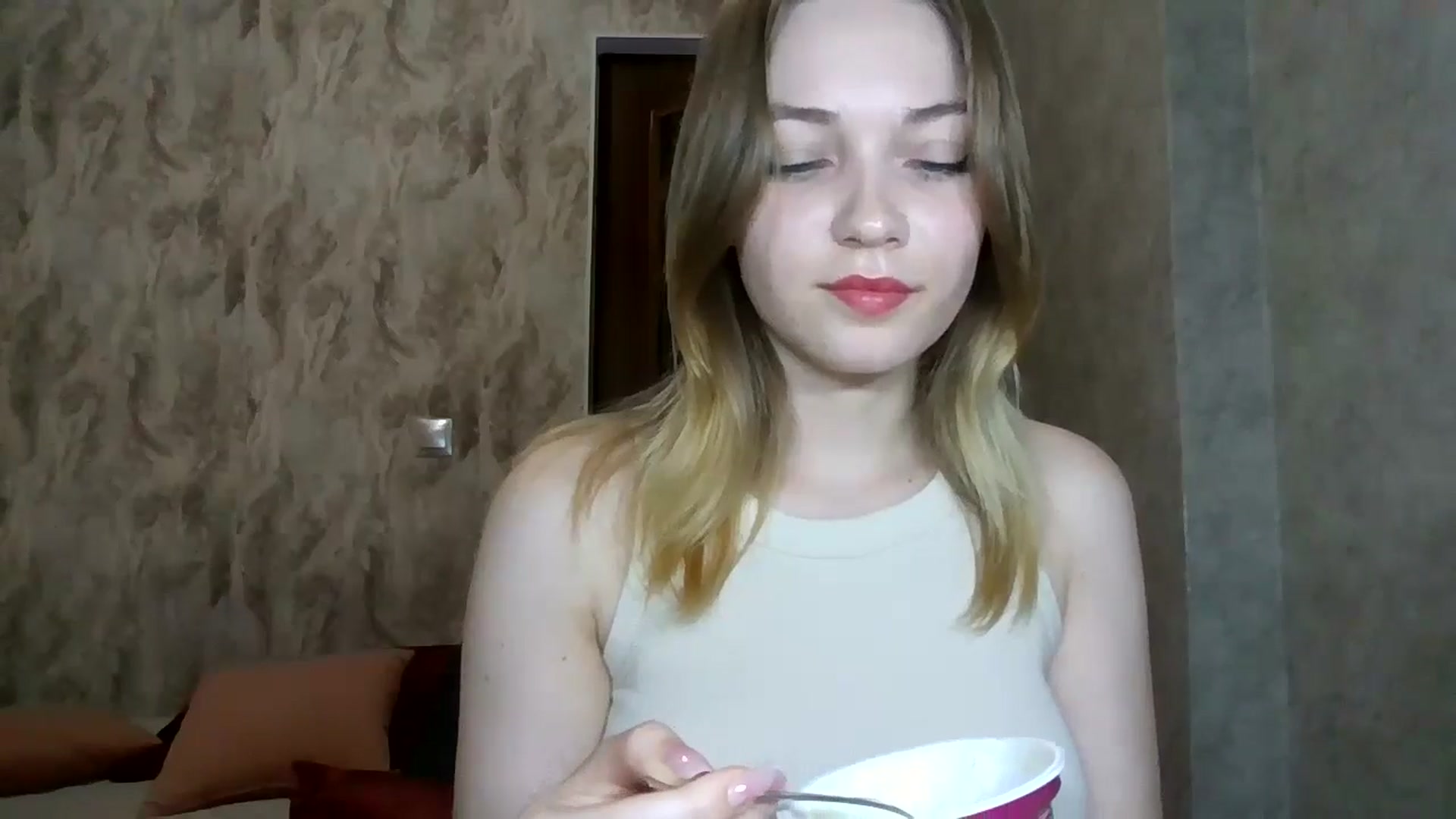 Gallery image thumbnail from KellyKim's myfreecams stream on, 11/09/2024, 12:18 image 12 of 20