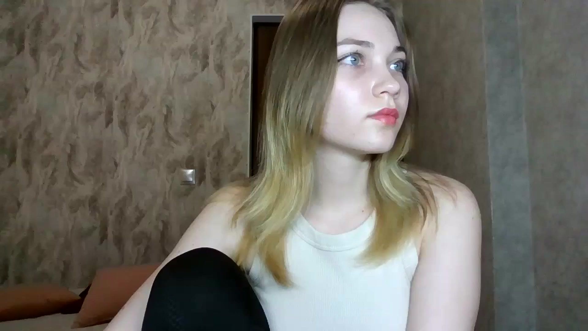 Gallery image thumbnail from KellyKim's myfreecams stream on, 11/09/2024, 12:47 image 7 of 20
