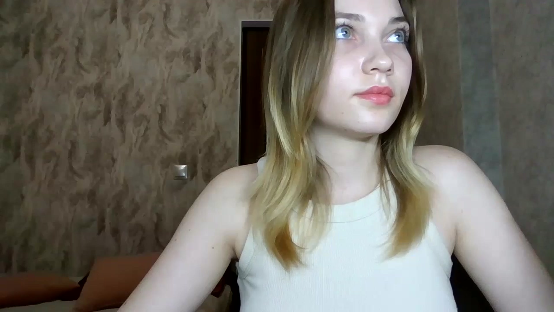Gallery image thumbnail from KellyKim's myfreecams stream on, 11/09/2024, 14:03 image 18 of 20